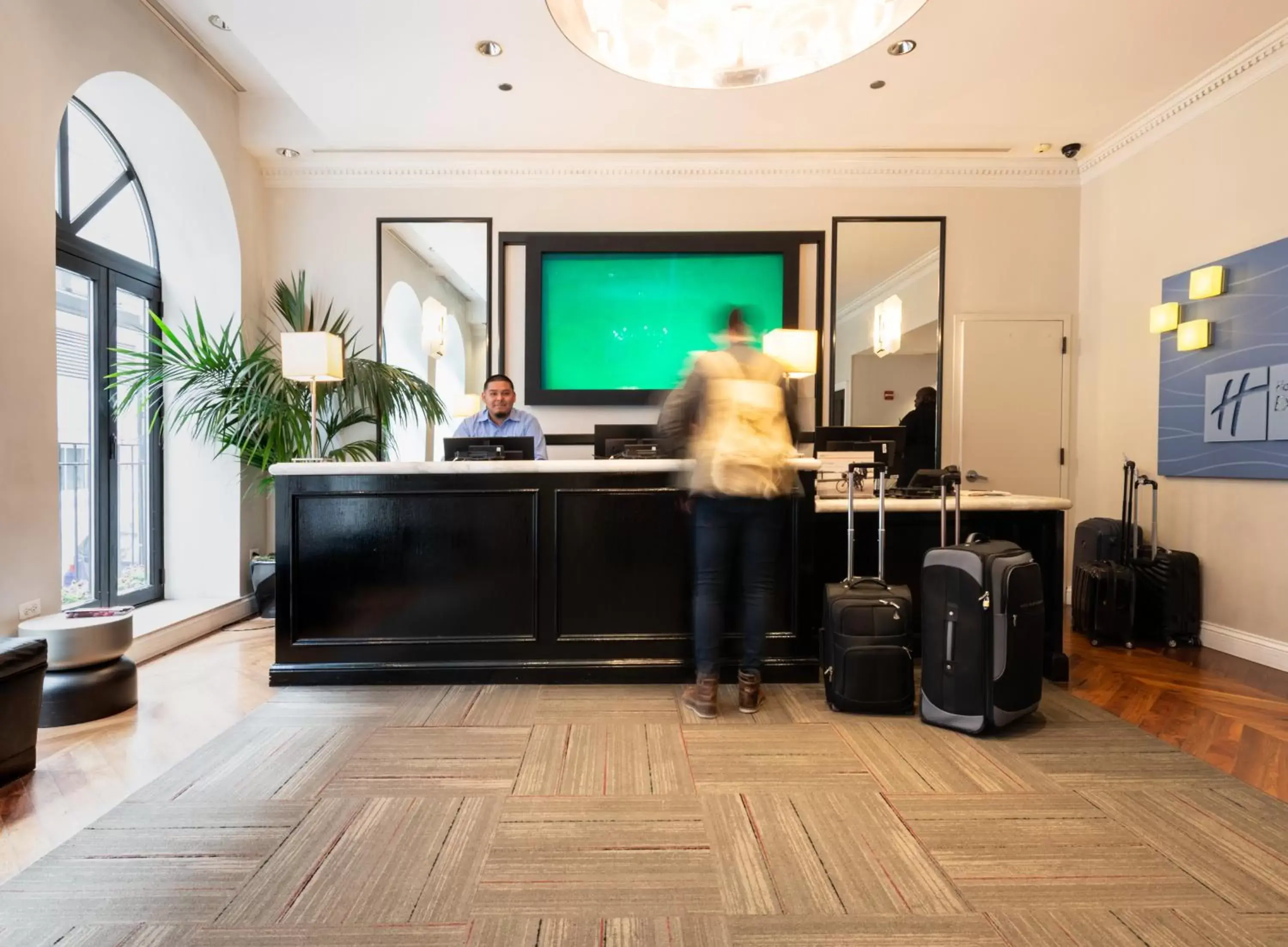 Lobby or reception in Holiday Inn Express Chicago - Magnificent Mile, an IHG Hotel