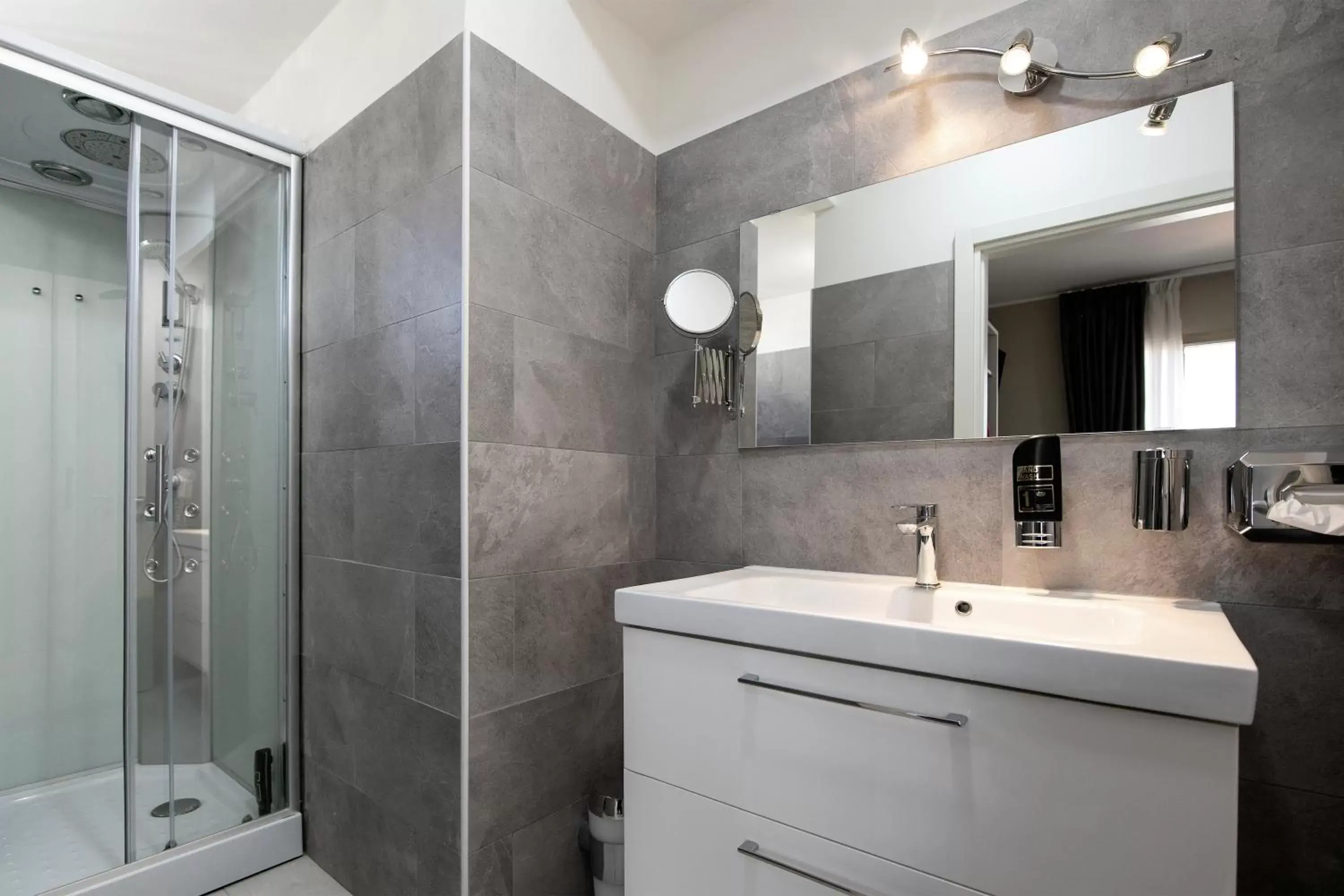 Shower, Bathroom in Noah Beach Hotel