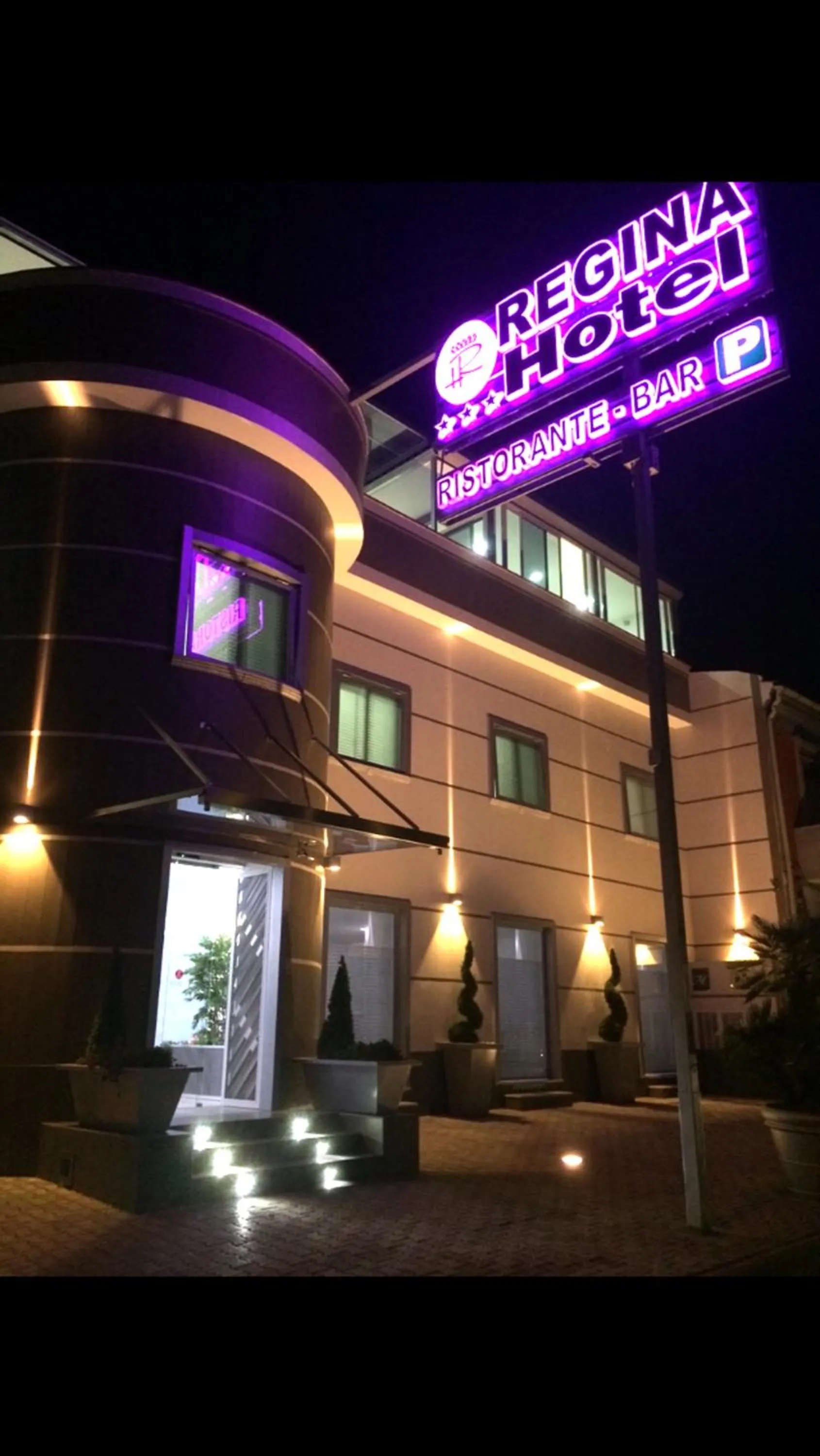 Facade/entrance in Hotel Regina