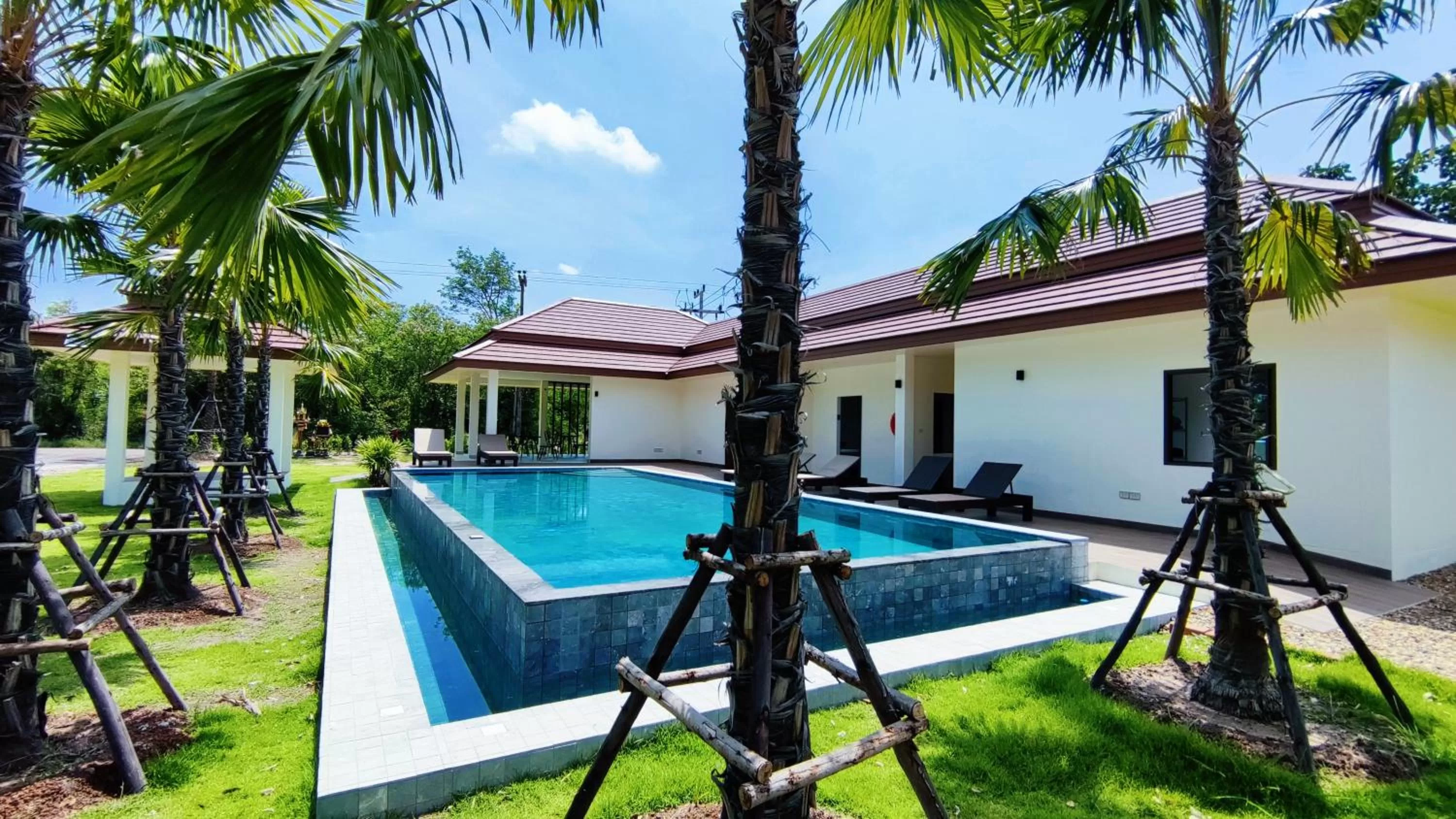 Swimming pool in Isan Golf & Adventure Hotel