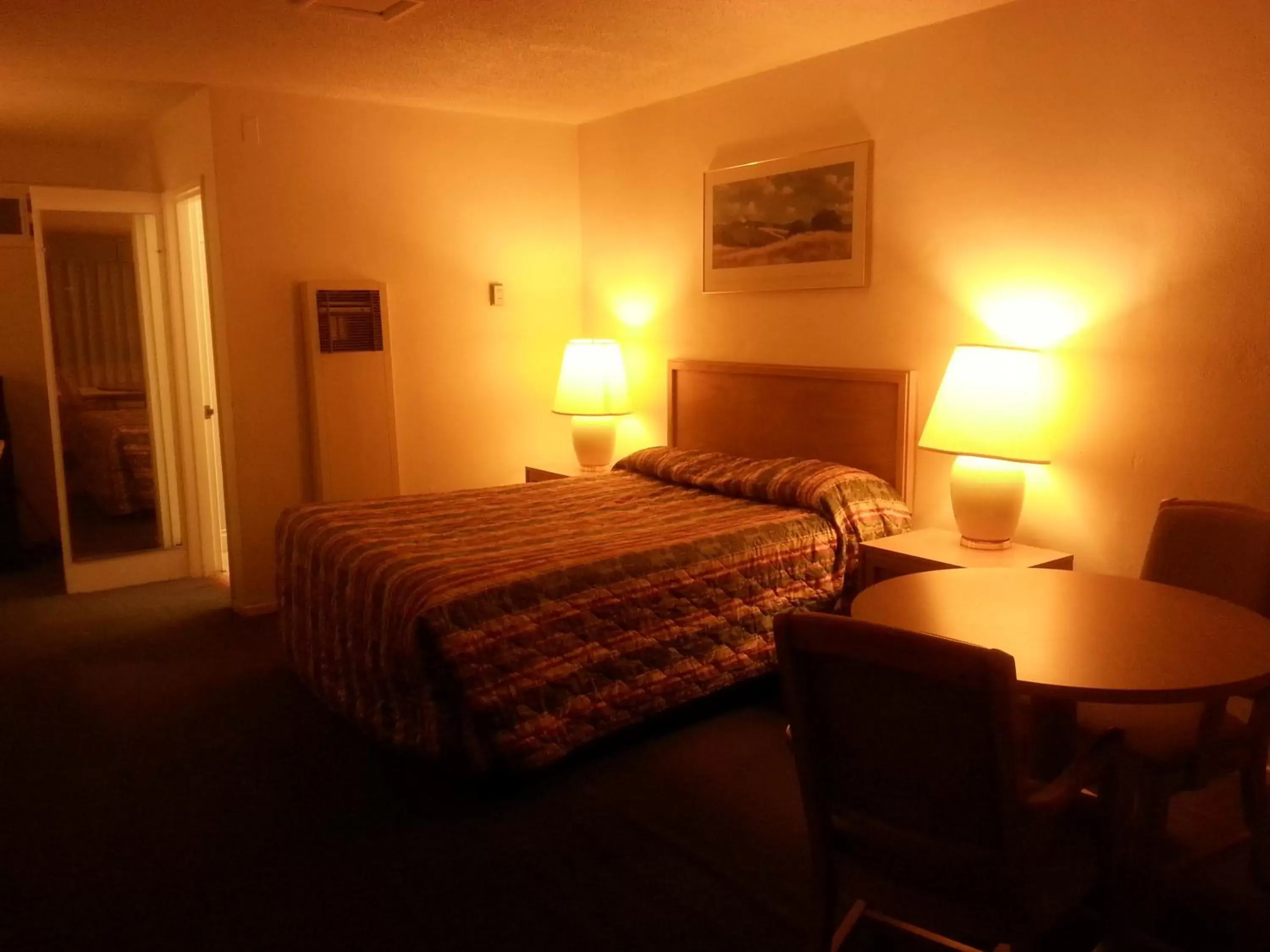 Photo of the whole room, Bed in Villa Motel
