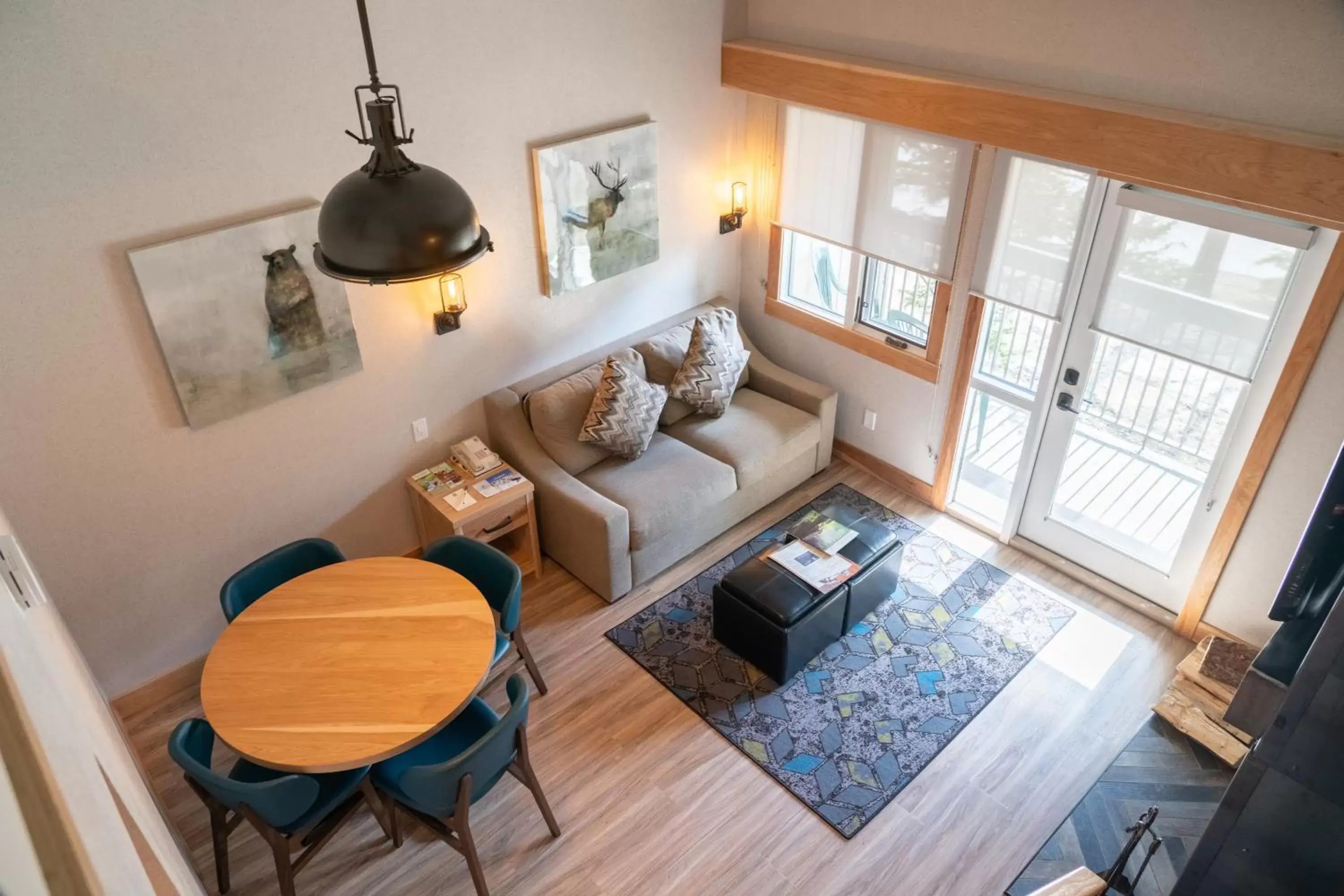 Living room, Seating Area in Tunnel Mountain Resort