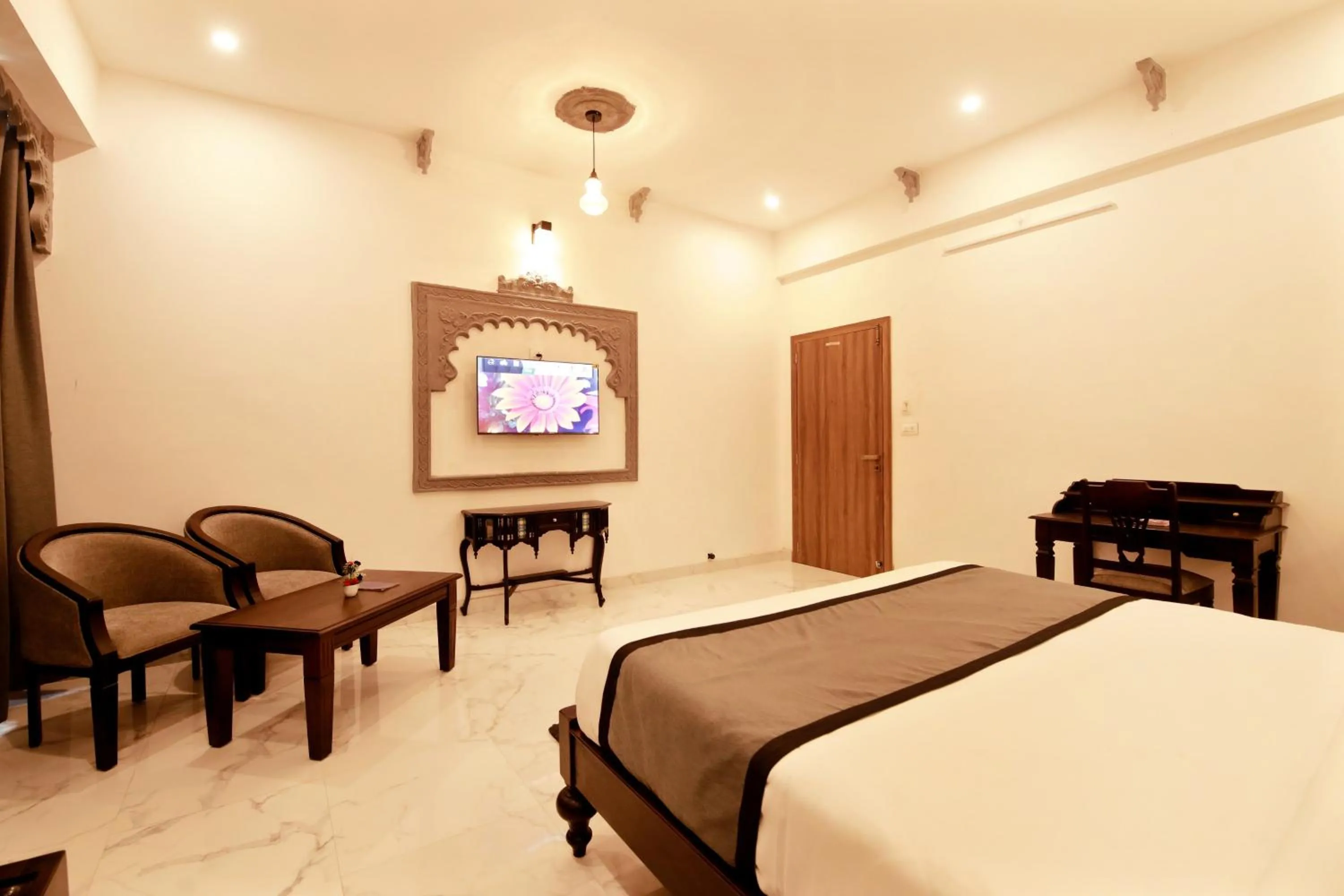 Bed in The Kanchangarh Resort