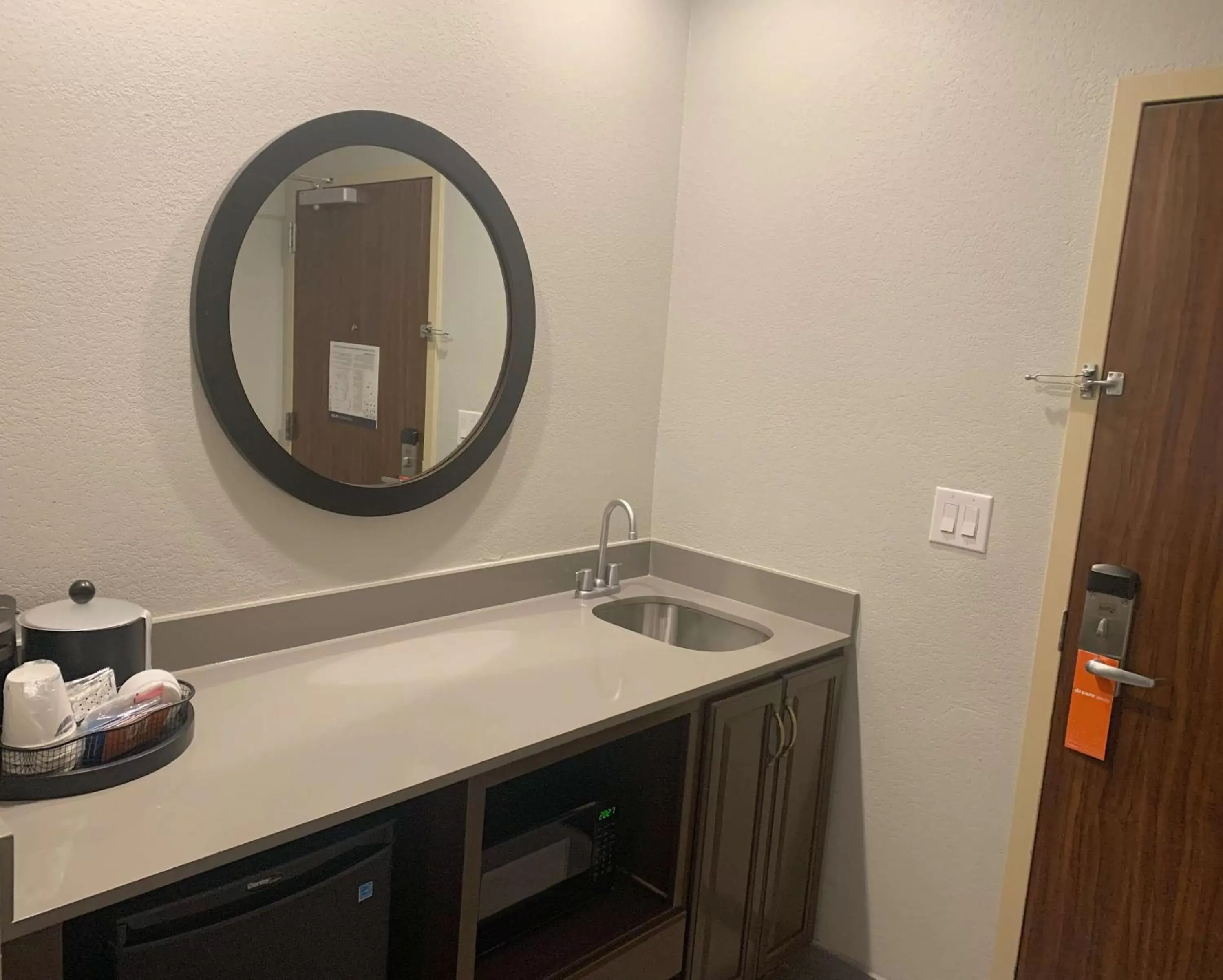 Photo of the whole room, Bathroom in Hampton Inn & Suites Selma-San Antonio/Randolph AFB