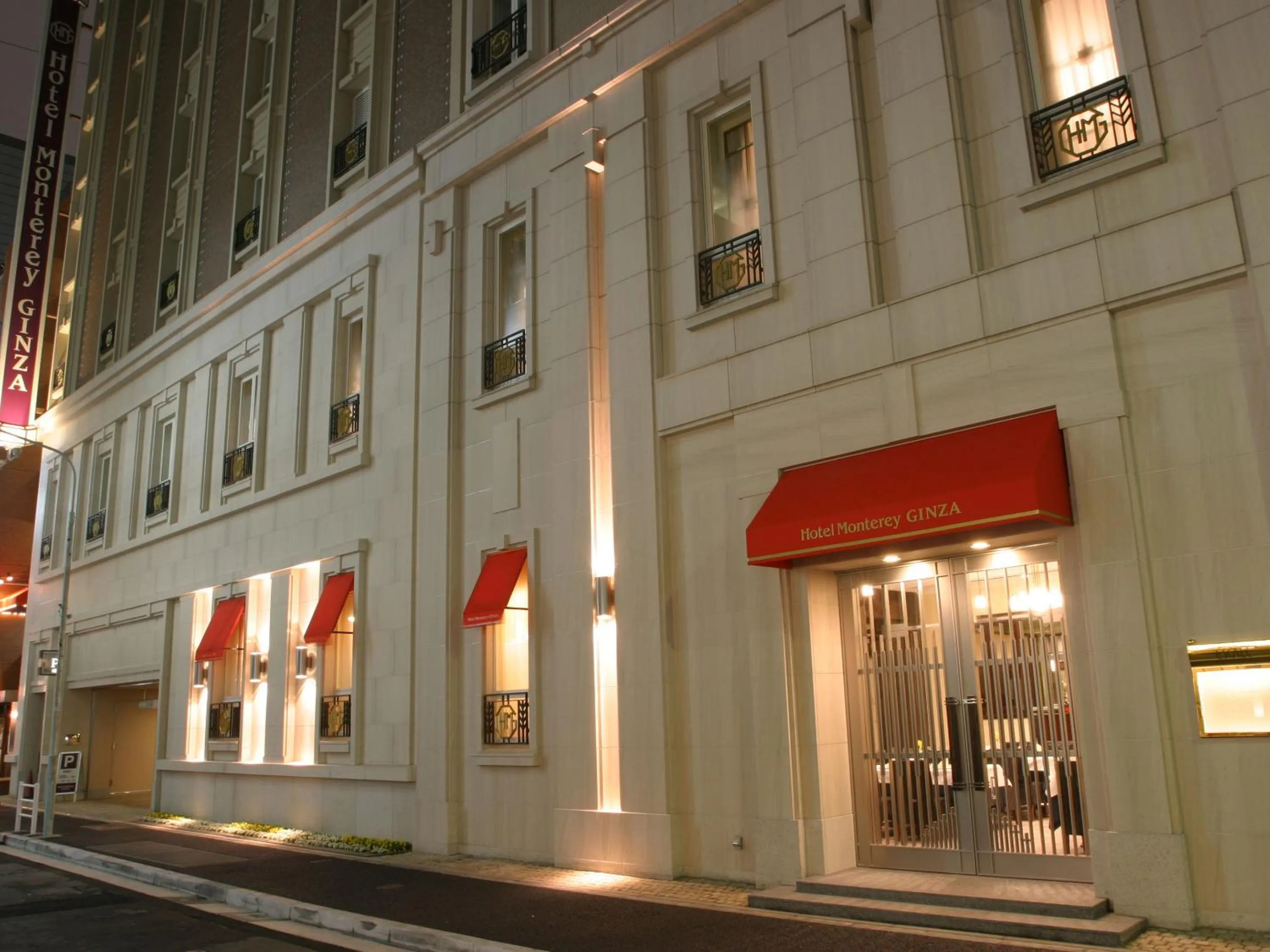 Facade/entrance in Hotel Monterey Ginza