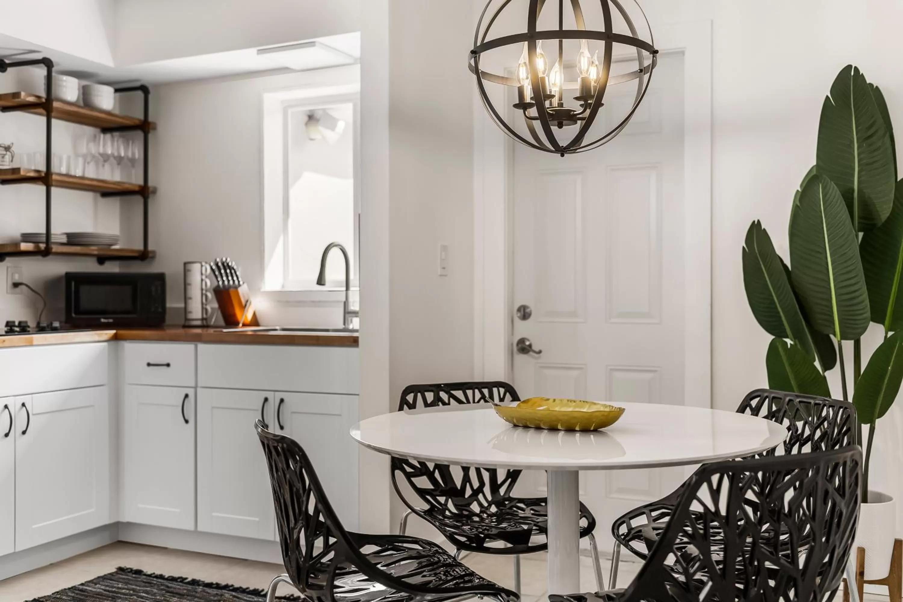Dining area in Alani Bay Premium Condos