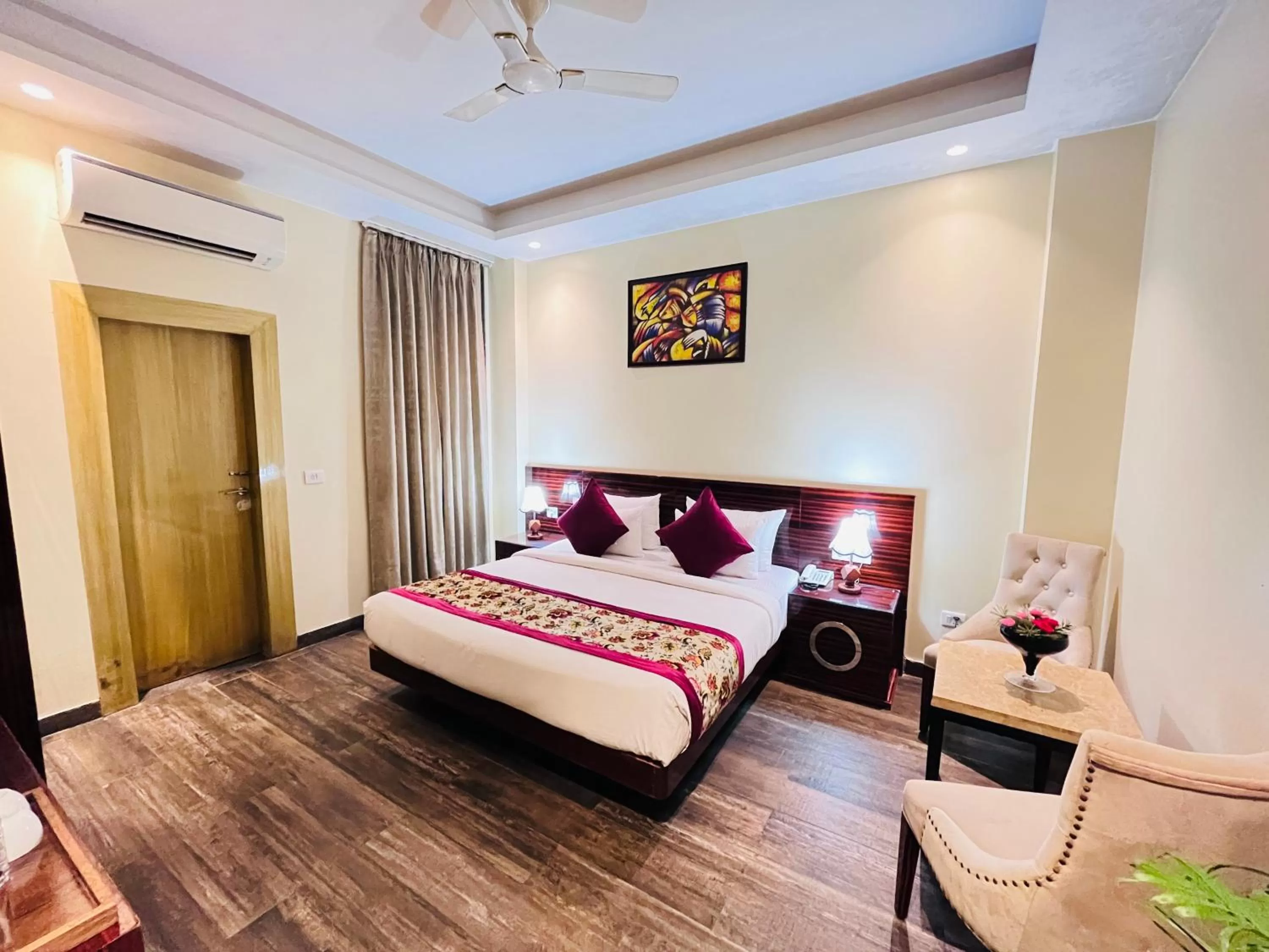 Bed in Hotel Banz near Delhi Airport