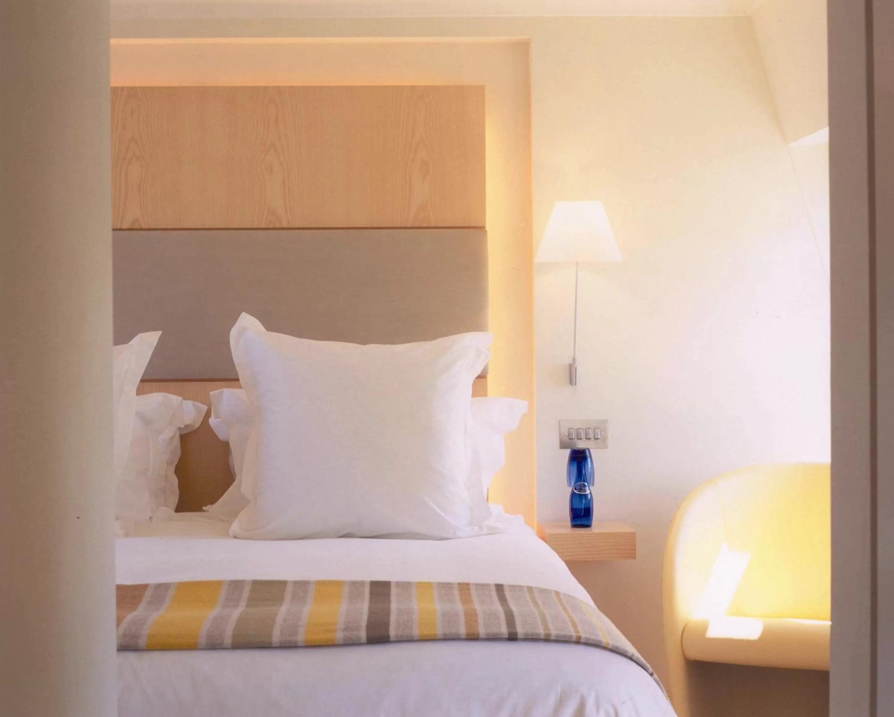 Bed in Sydney House Chelsea