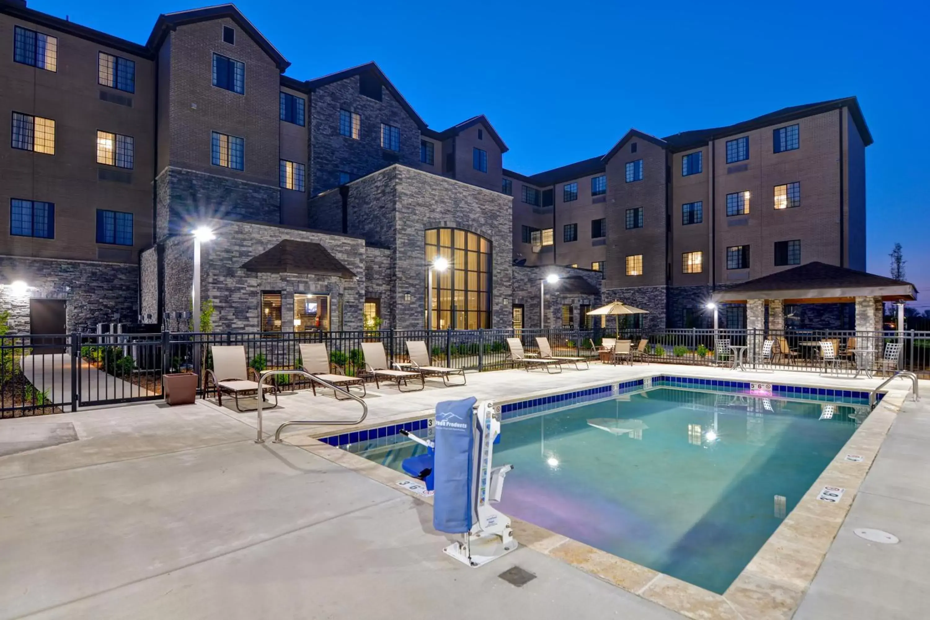 Swimming pool, Property Building in Staybridge Suites Mt Juliet - Nashville Area