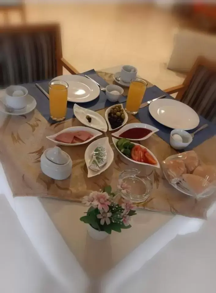 Breakfast in New Park Hotel