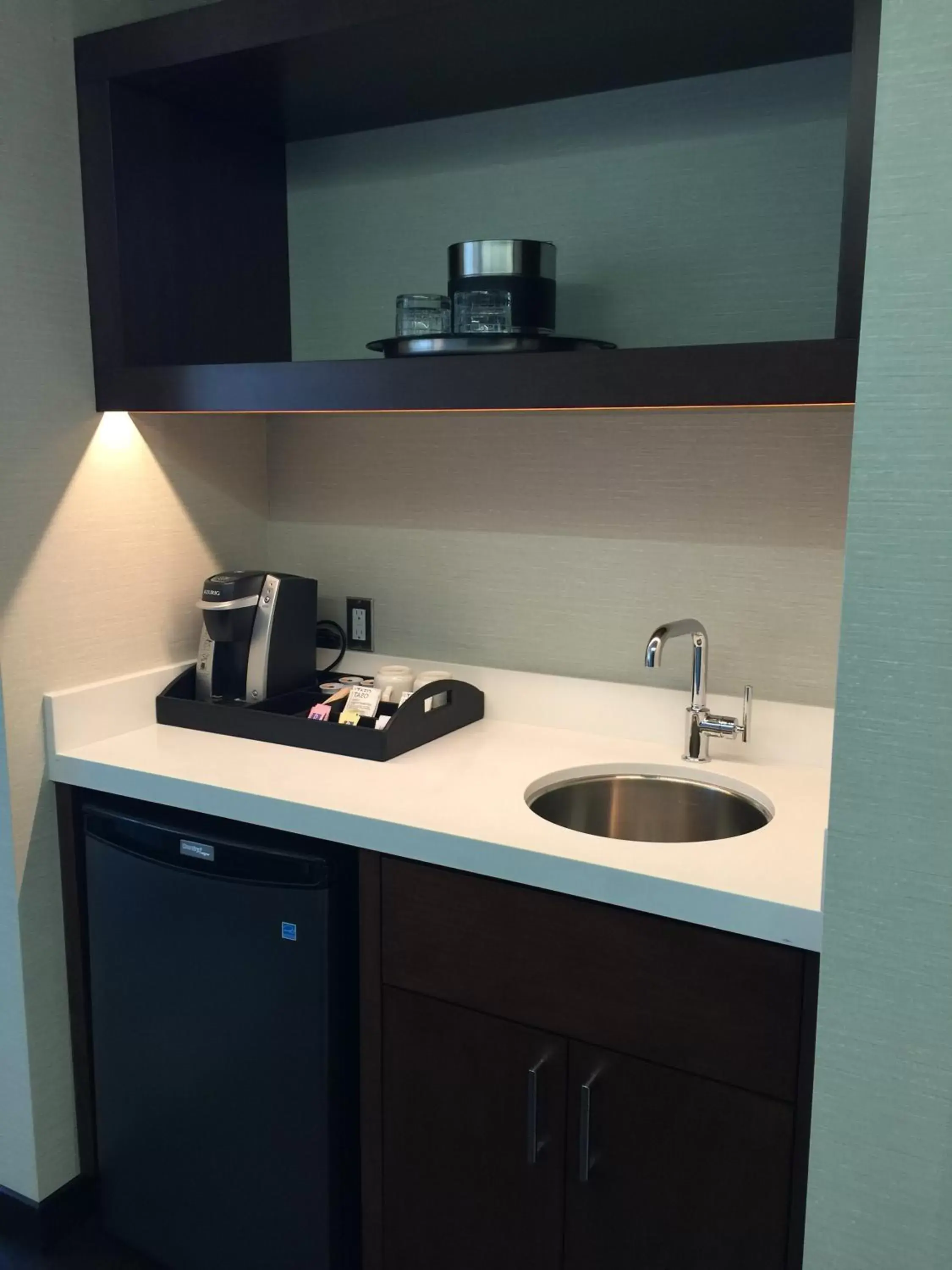 Coffee/tea facilities, Kitchen/Kitchenette in Parkwest Bicycle Casino