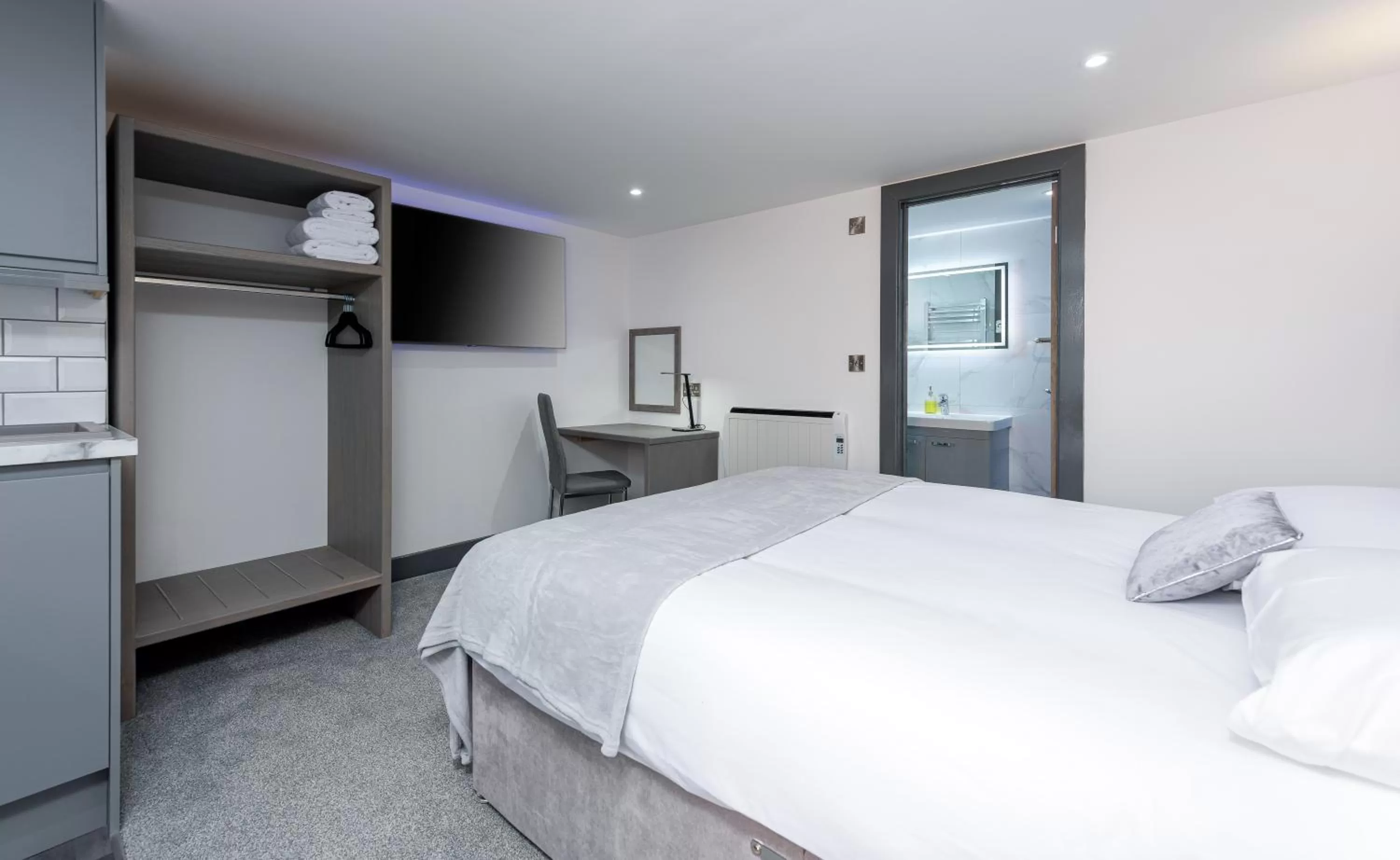 Bedroom, Bed in The Stanley Hotel