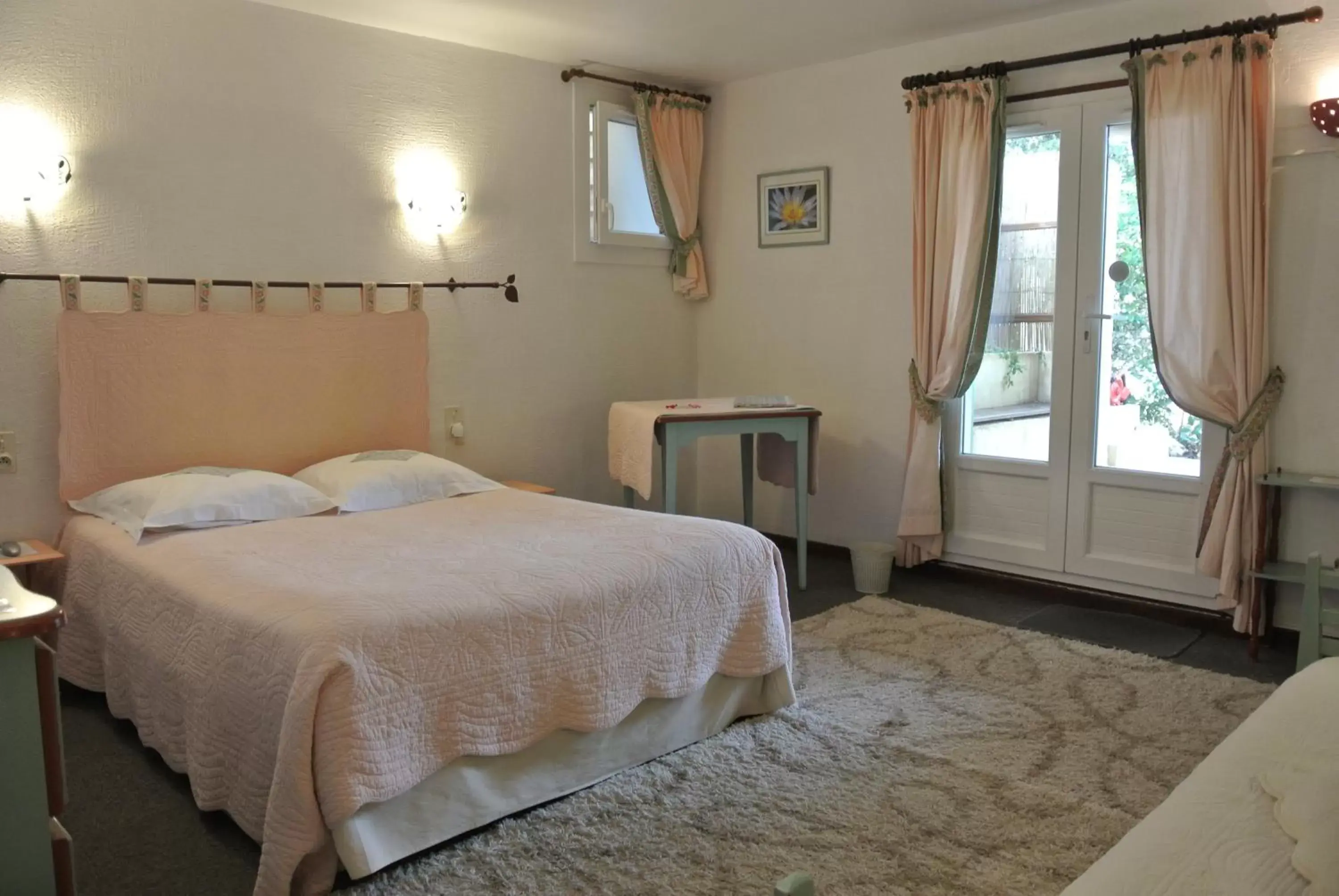 Photo of the whole room, Bed in La Vieille Bastide