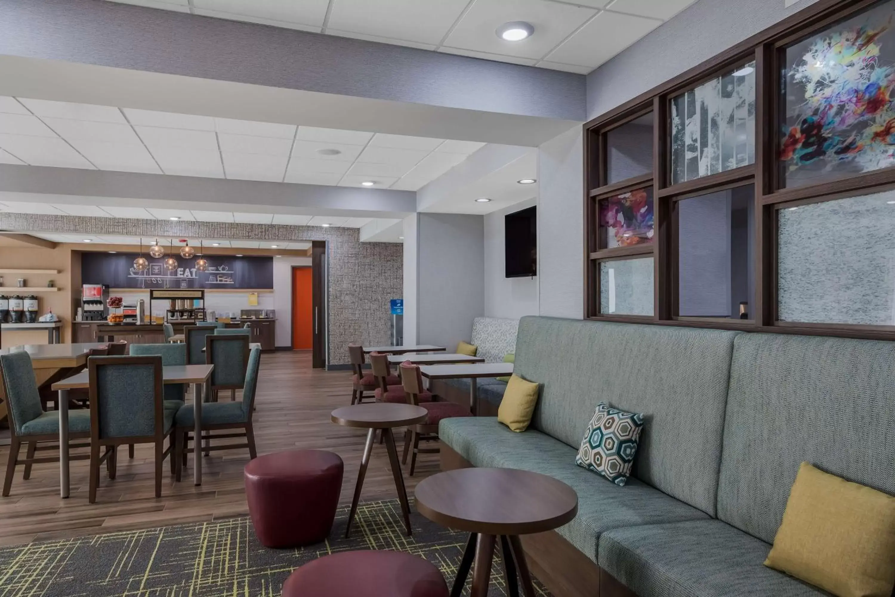 Breakfast, Lounge/Bar in Hampton Inn By Hilton Williams