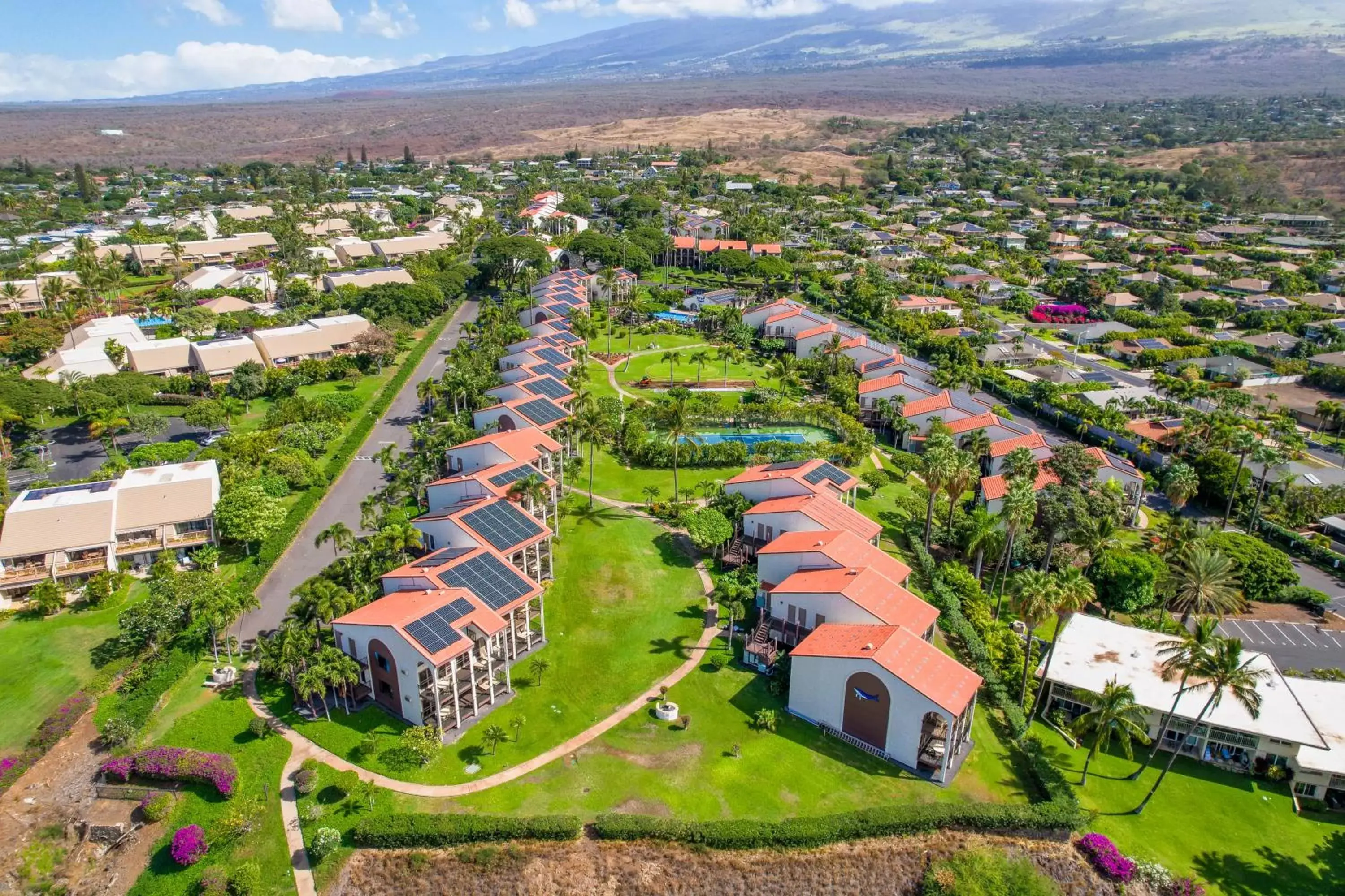 Property building, Bird's-eye View in Aston Maui Hill