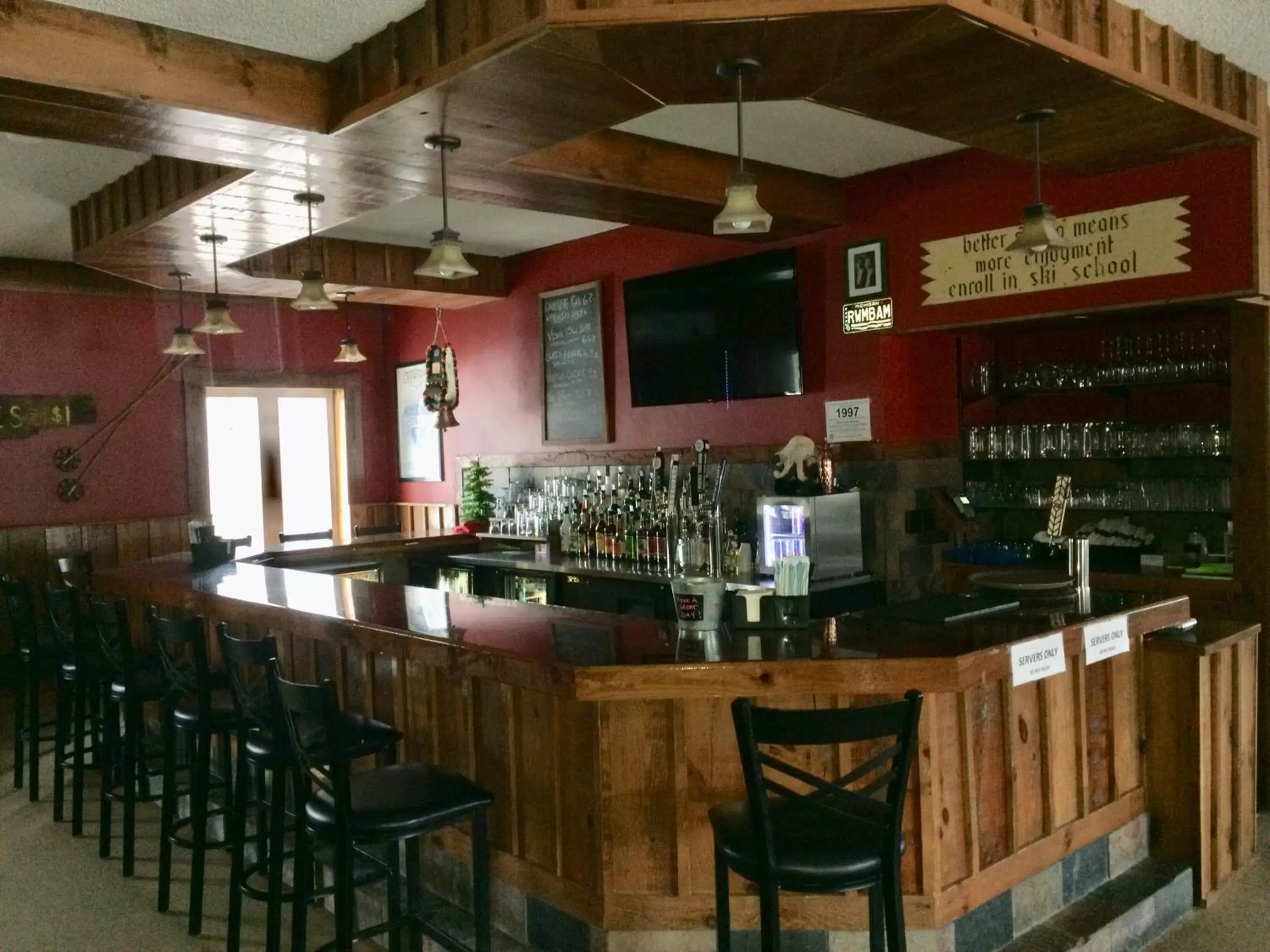Restaurant/places to eat, Lounge/Bar in Caberfae Peaks Ski & Golf Resort