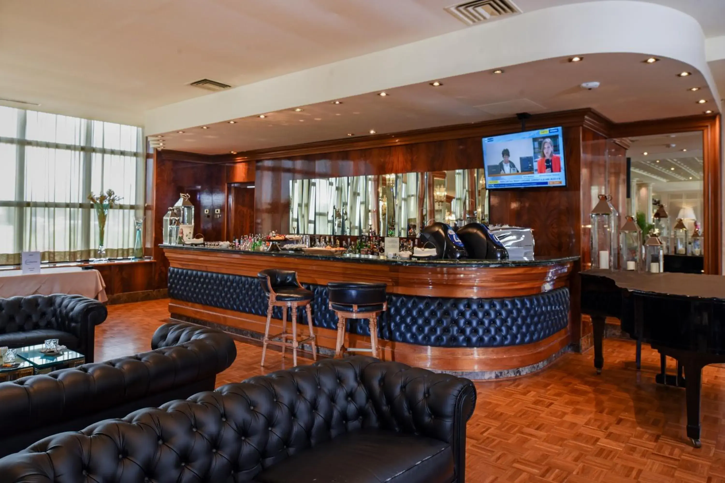 Lounge or bar in Hotel Leon d'Oro