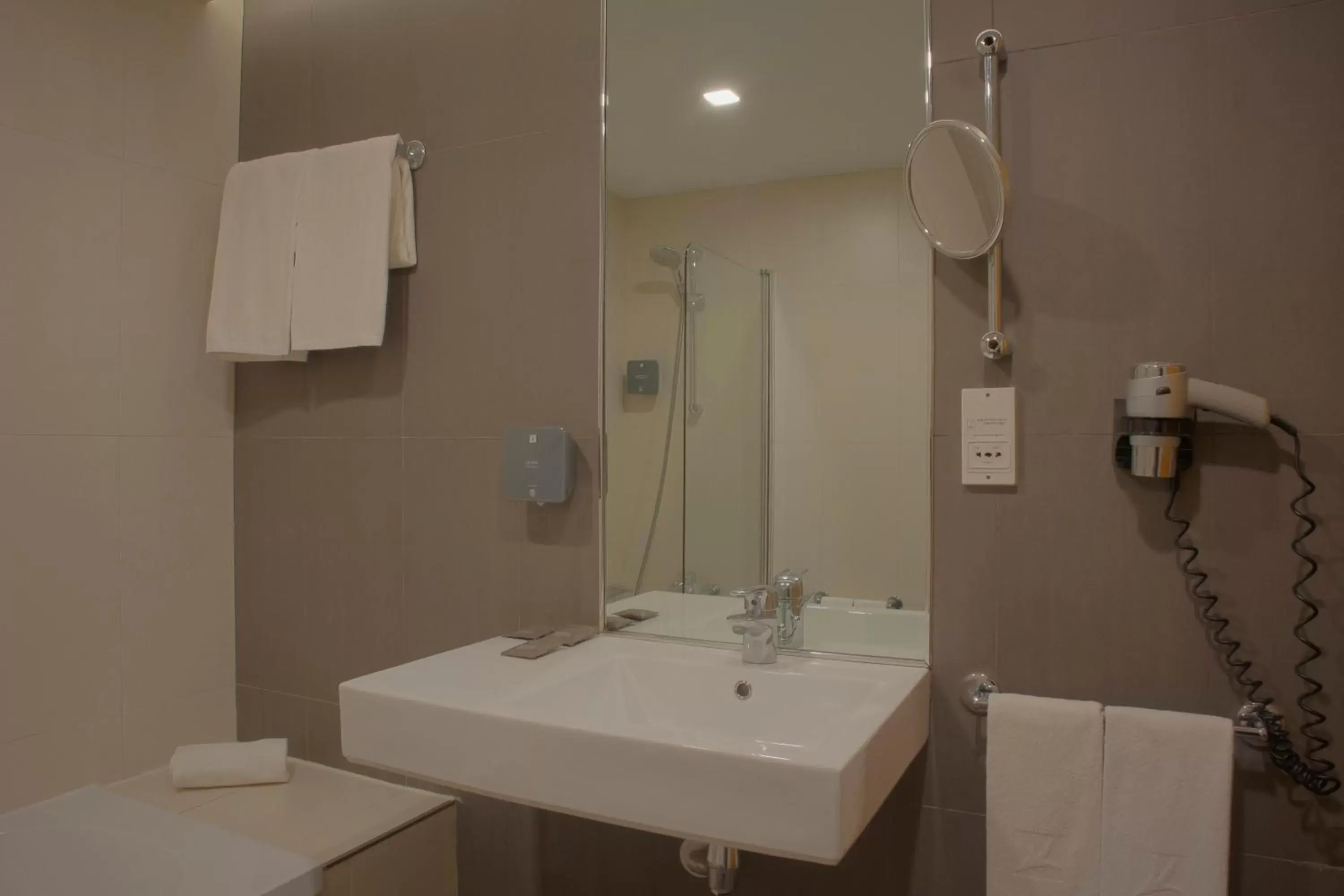 Toilet, Bathroom in SANA Reno Hotel