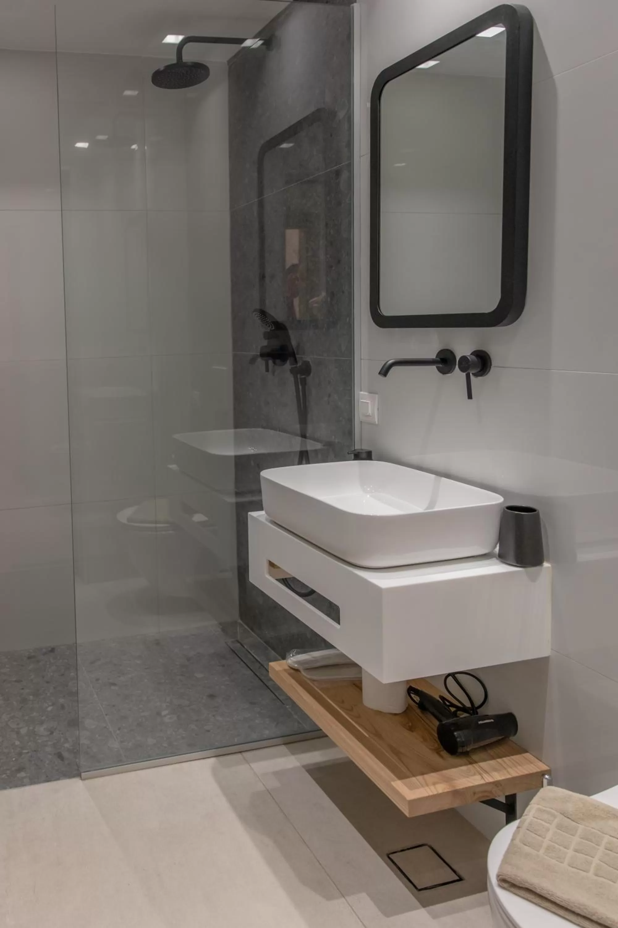 Bathroom in Agrelli Hotel & Suites