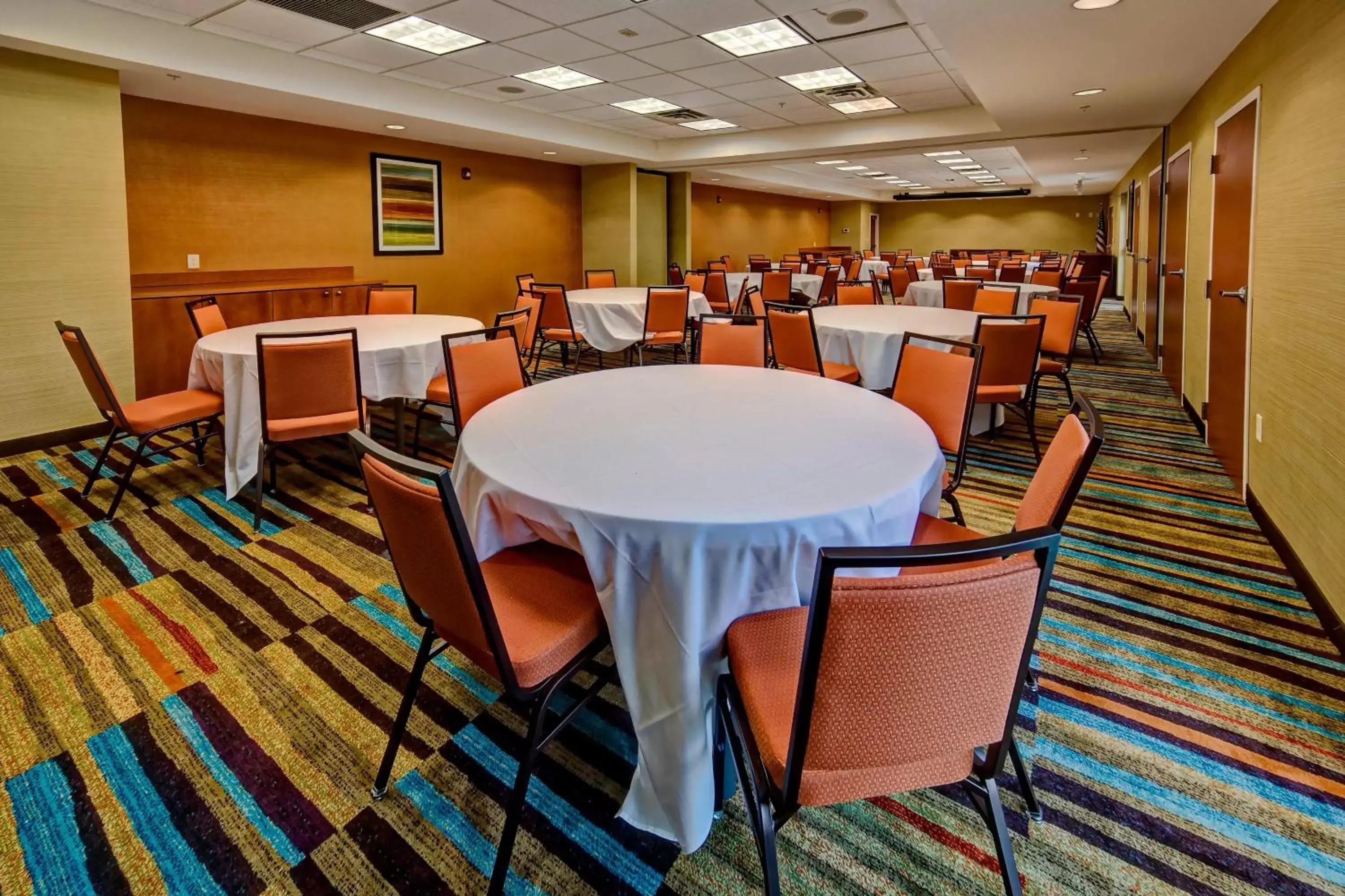 Meeting/conference room, Restaurant/Places to Eat in Fairfield Inn and Suites by Marriott Oklahoma City Airport