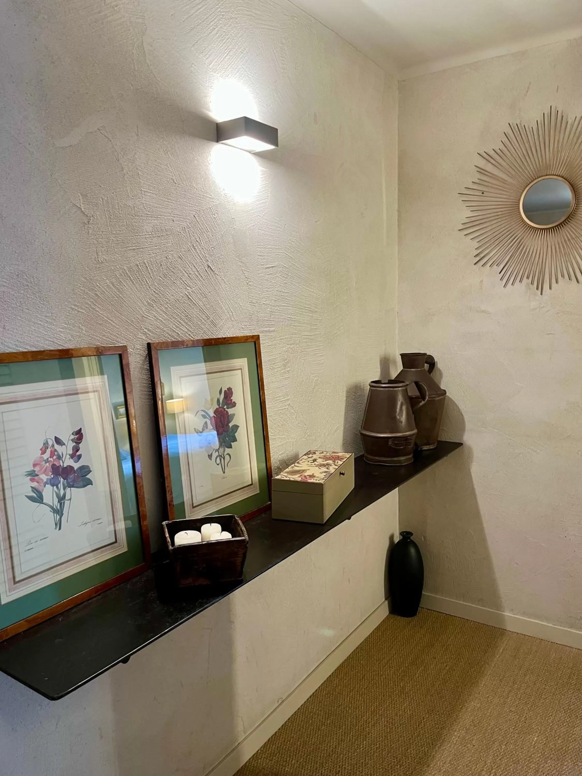 Property building in Hostal de la Plaça - Hotel Boutique