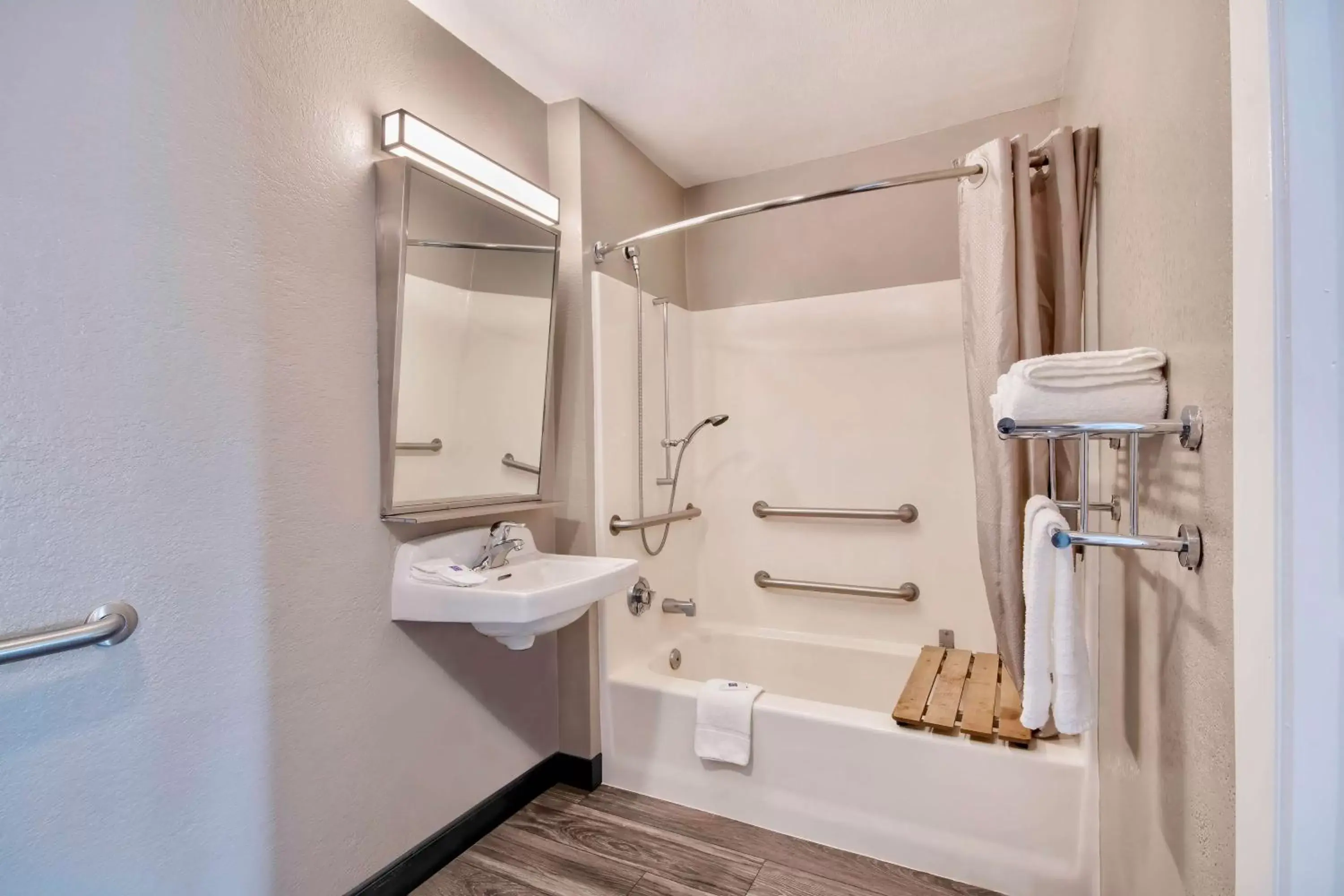 Bedroom, Bathroom in Motel 6-Marina, CA - Monterey