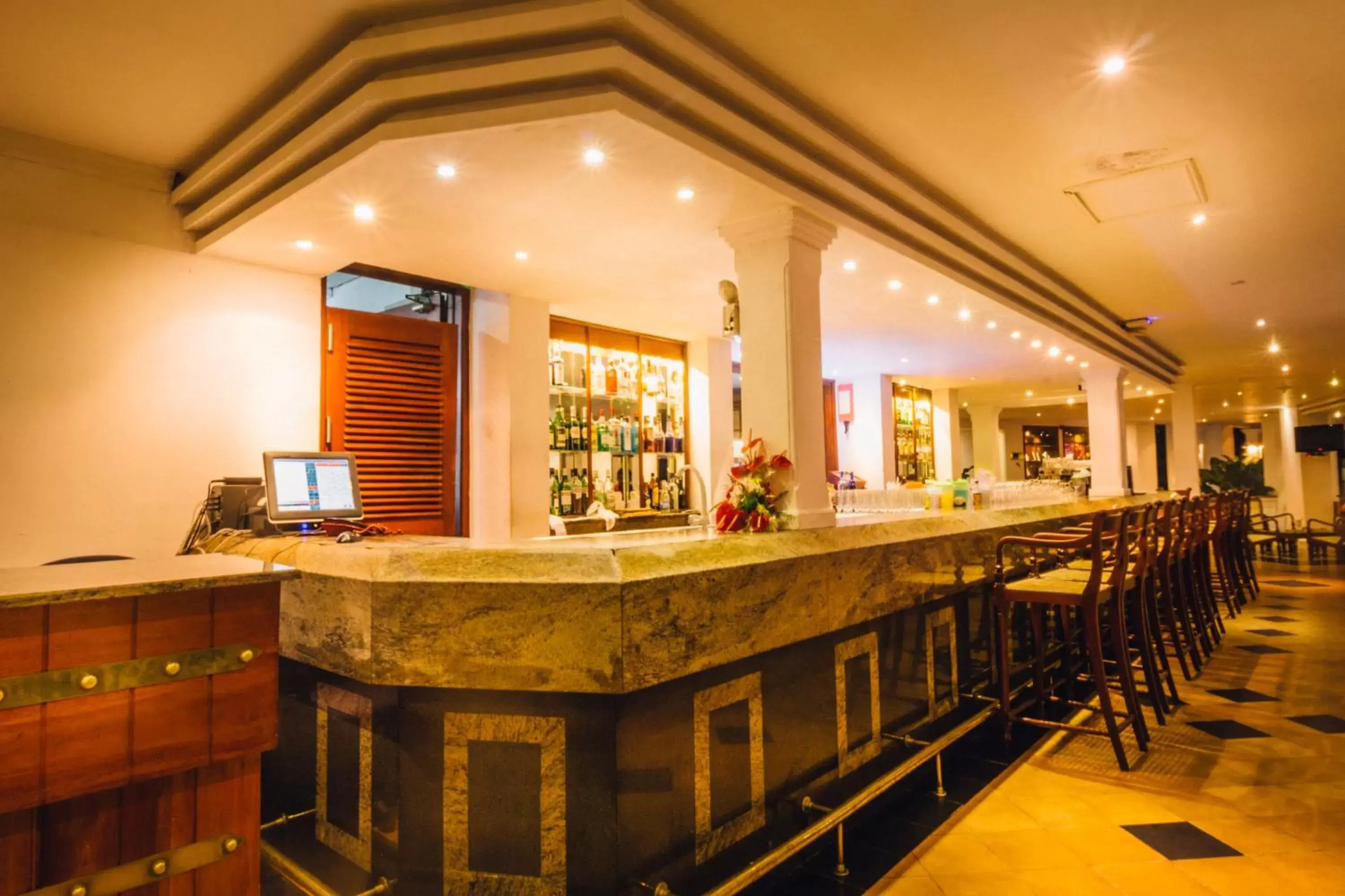 Lounge or bar, Lounge/Bar in Mahaweli Reach Hotel