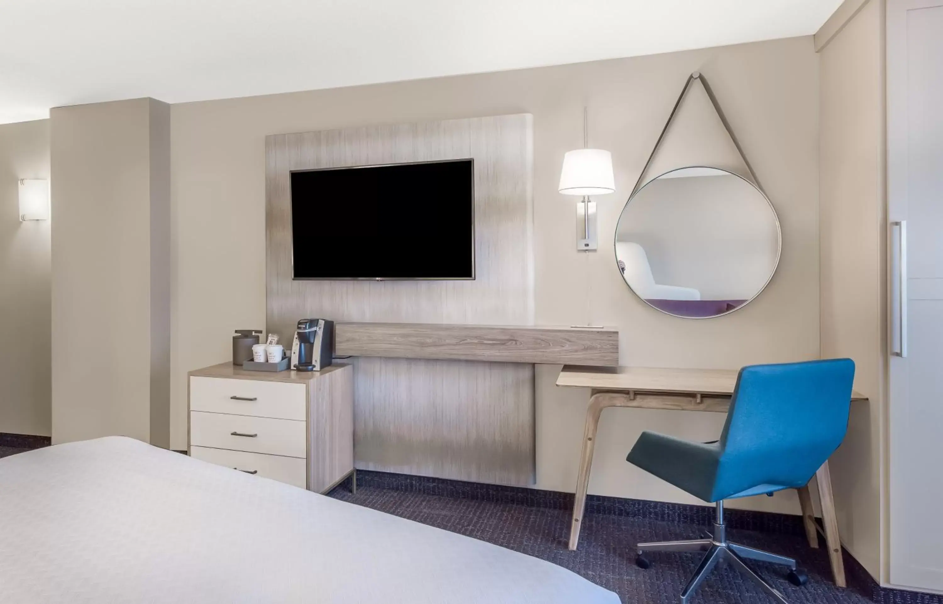 Photo of the whole room, TV/Entertainment Center in Crowne Plaza Cleveland at Playhouse Square, an IHG Hotel