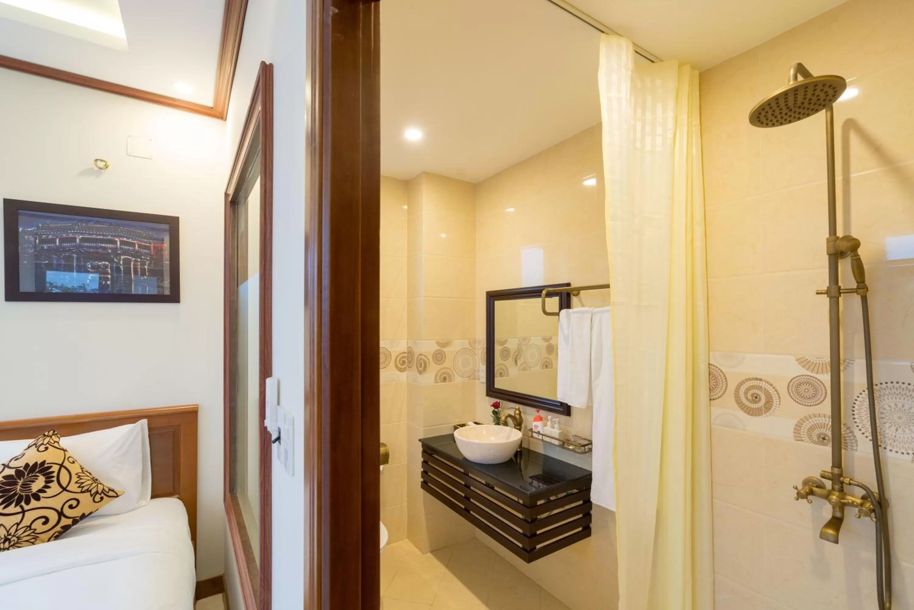 Bathroom, Bed in Hoi An Discovery Villa