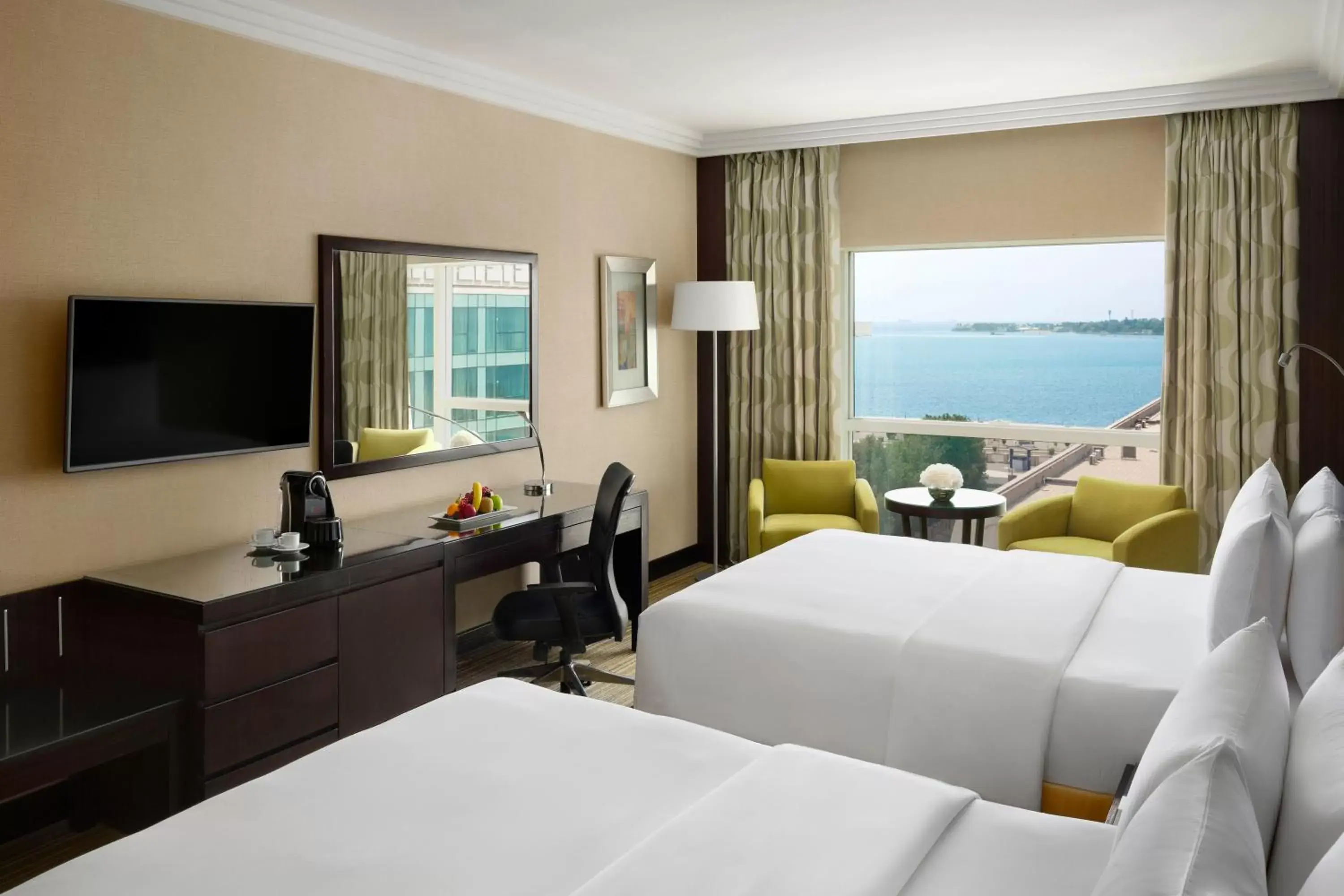 Standard Twin Room with Lounge Access in Crowne Plaza Jeddah, an IHG Hotel