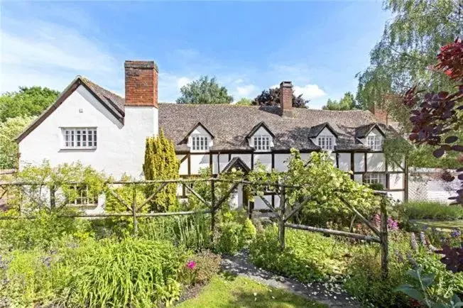 Property Building in Monkspool B&B