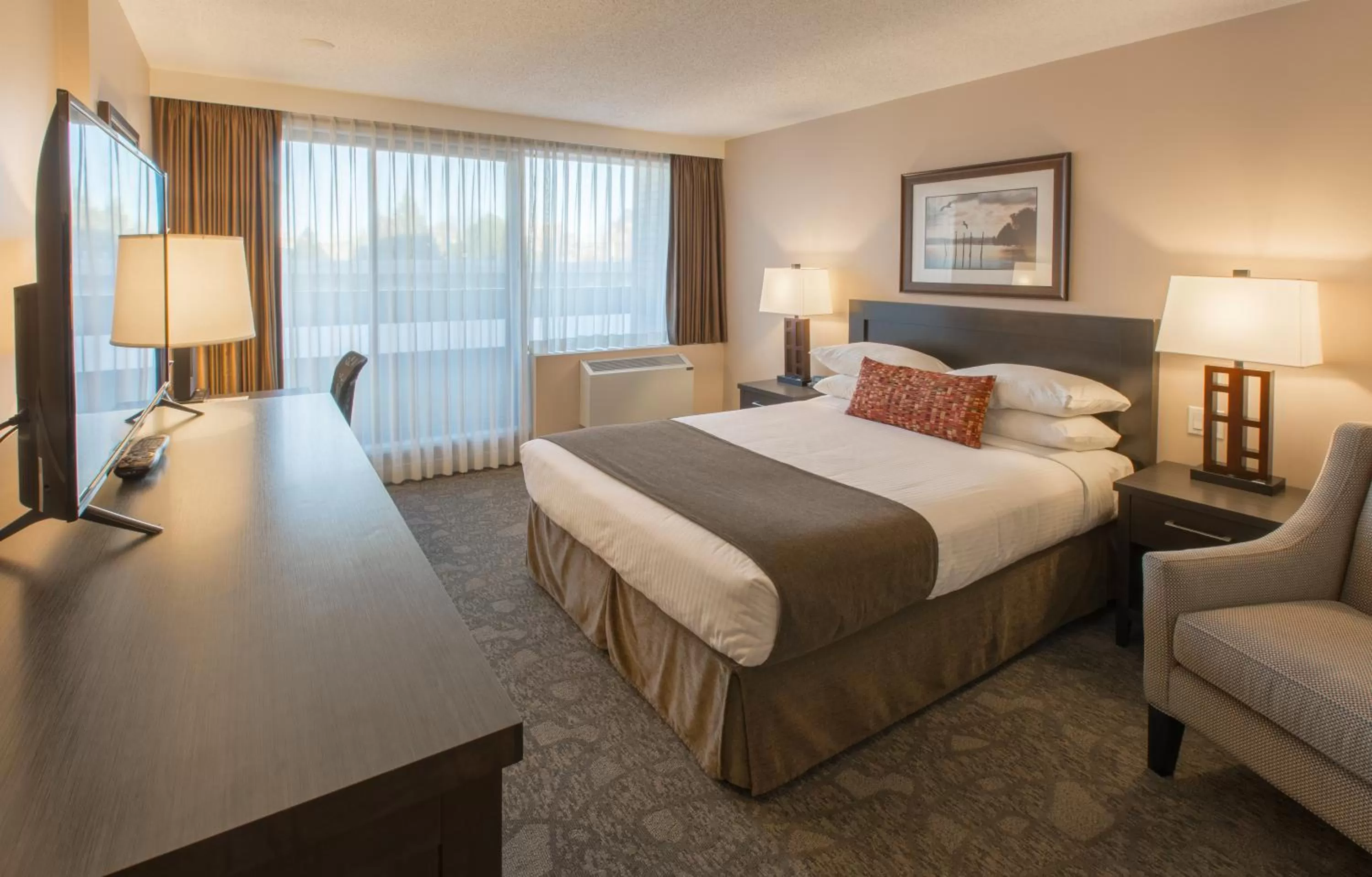 Bedroom, Bed in The Embassy Inn