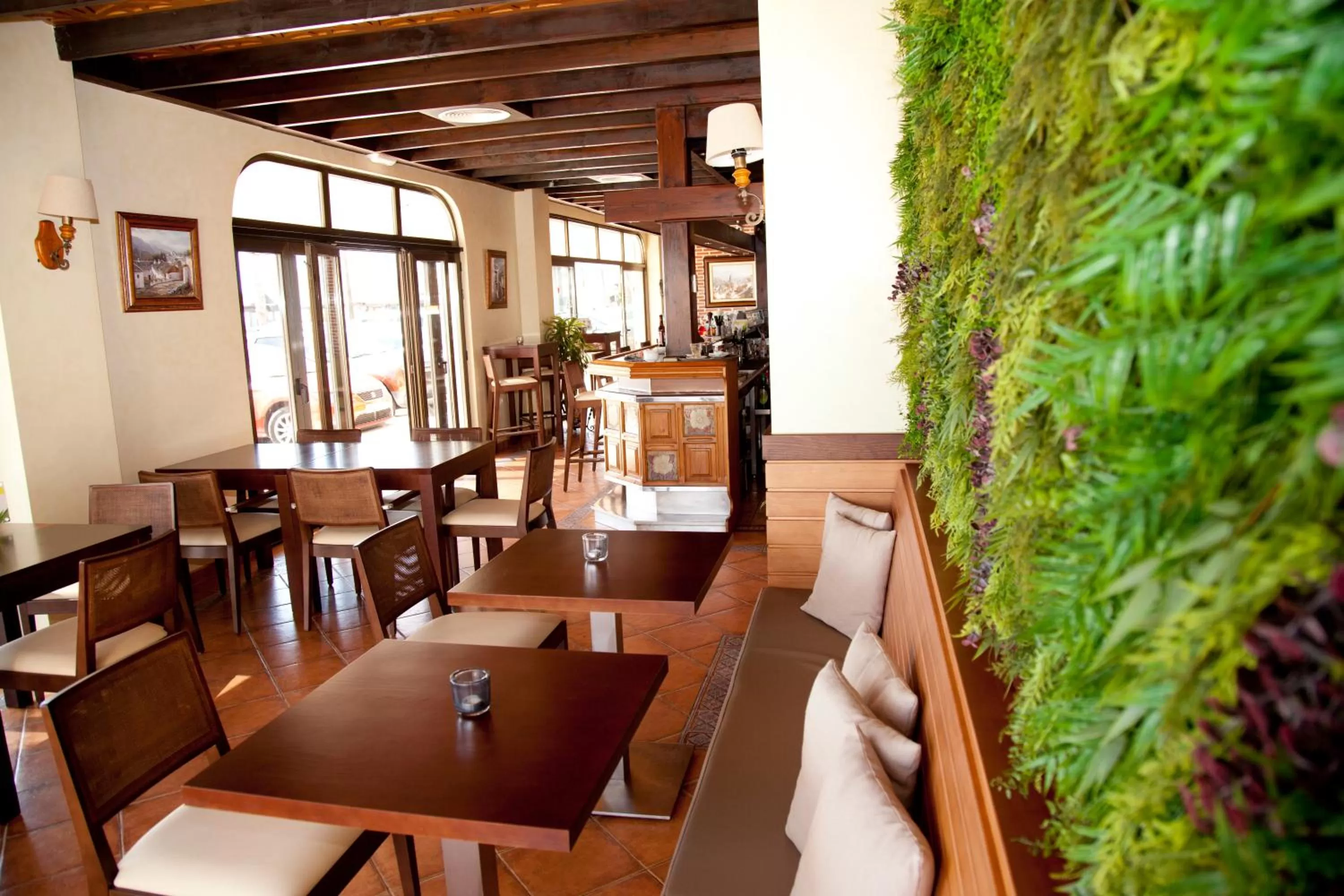 Restaurant/places to eat in Hotel Tarik