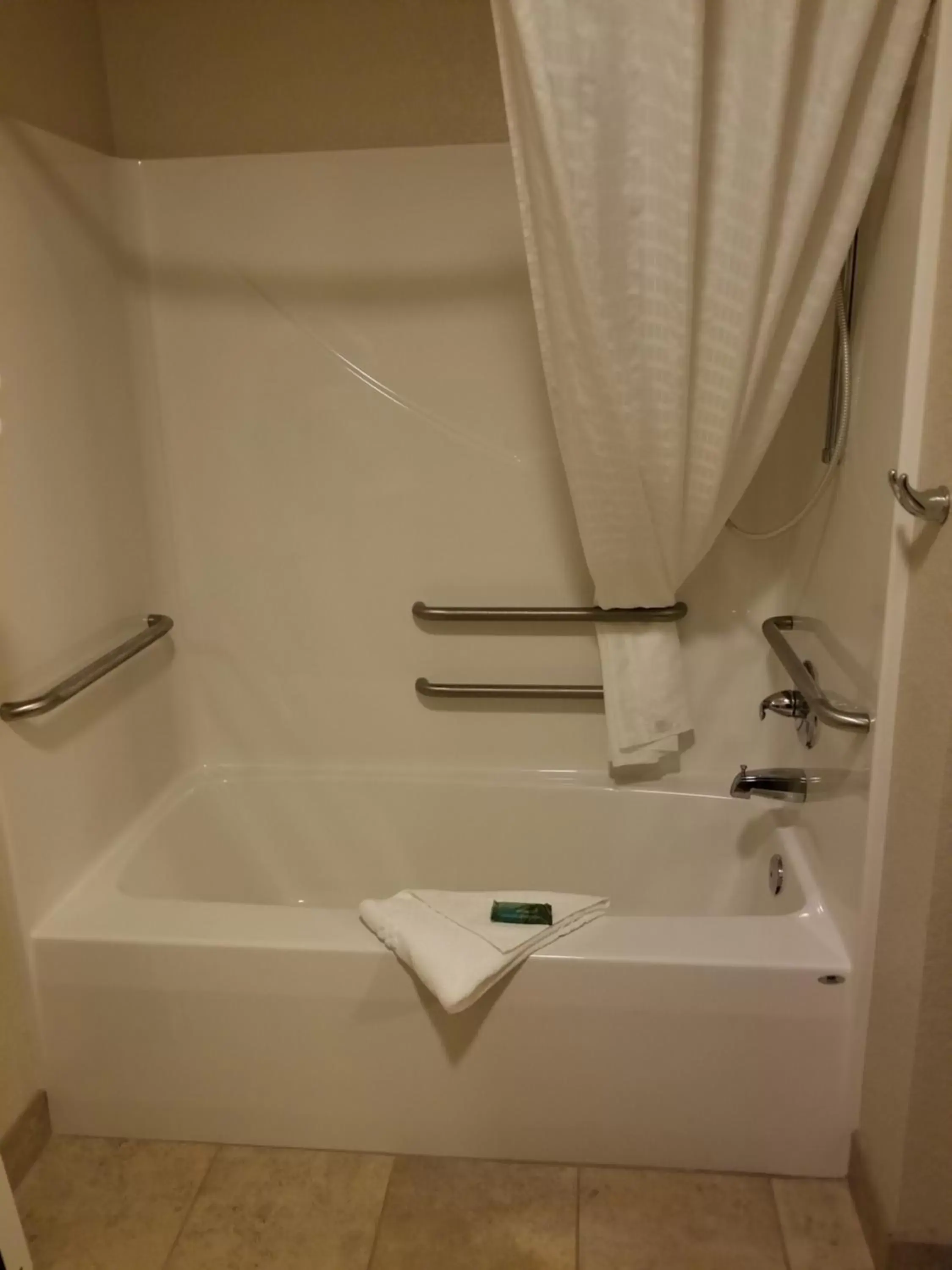 Shower, Bathroom in Cobblestone Inn & Suites - Clarion