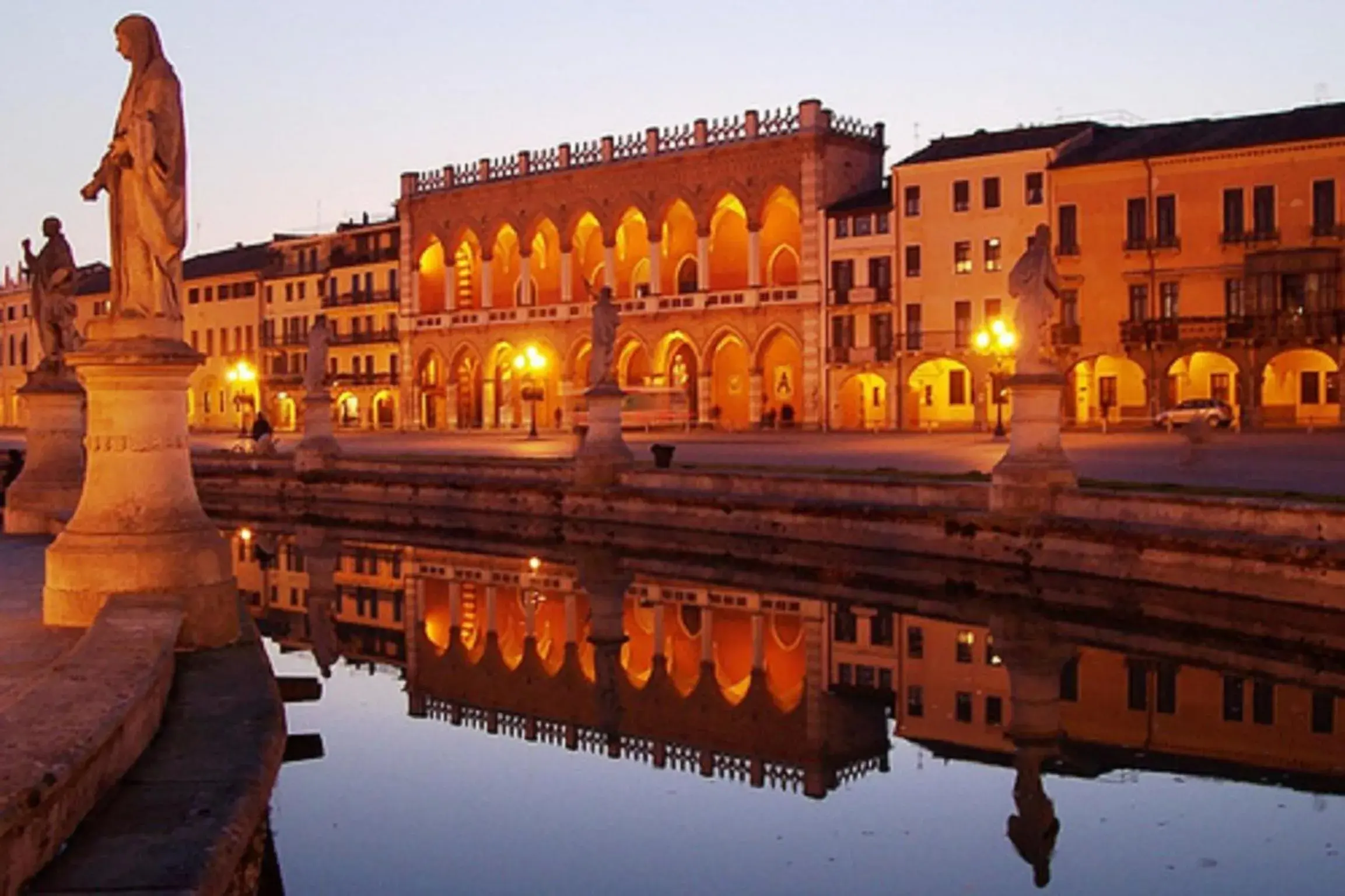 Nearby landmark, Neighborhood in Relais Alcova del Doge