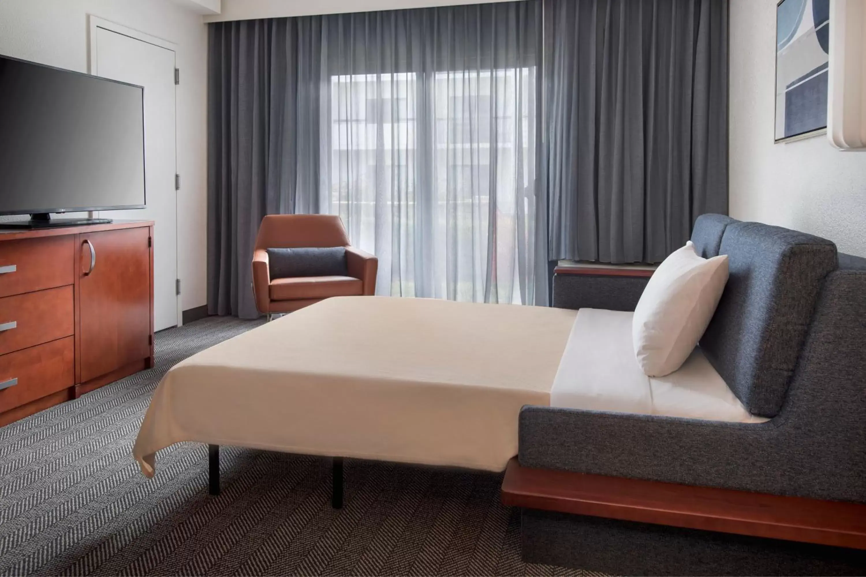 Photo of the whole room, Bed in Courtyard by Marriott Silver Spring North/White Oak
