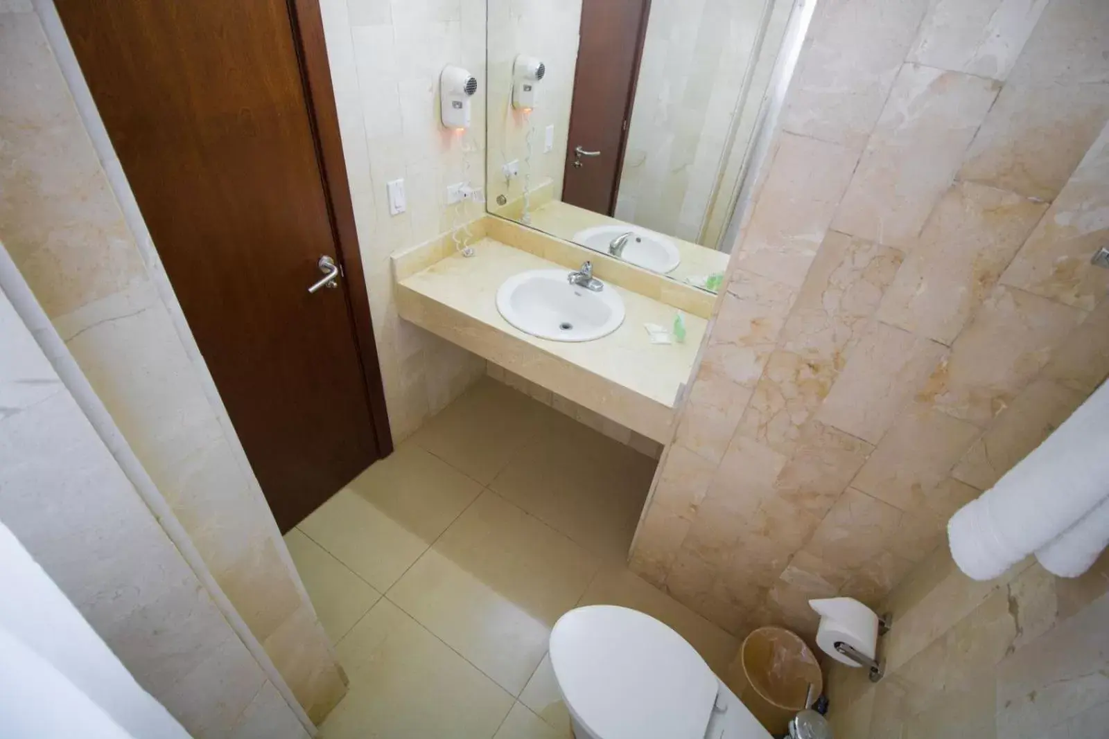 Bathroom in Hotel Faranda Express Soloy & Casino