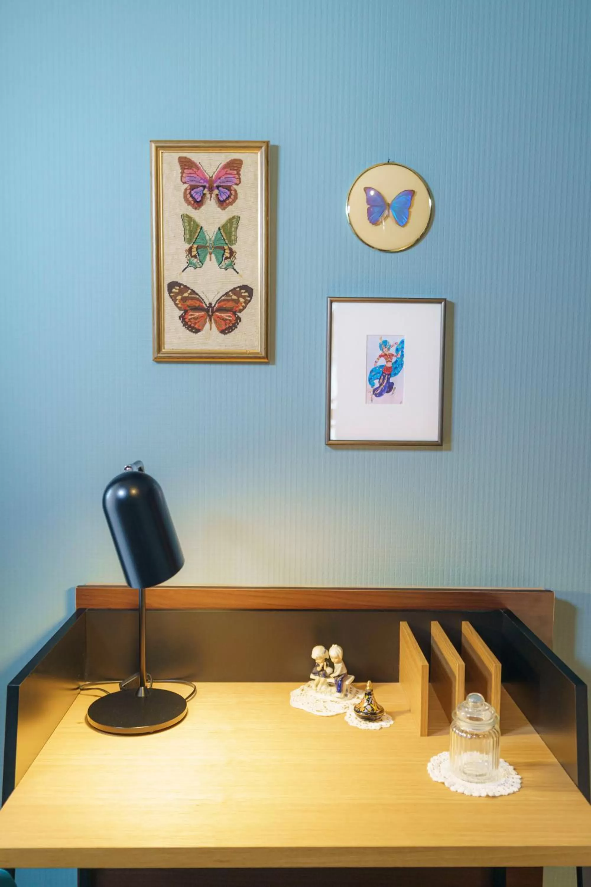 Photo of the whole room in Tante ALMA's Bonner Hotel