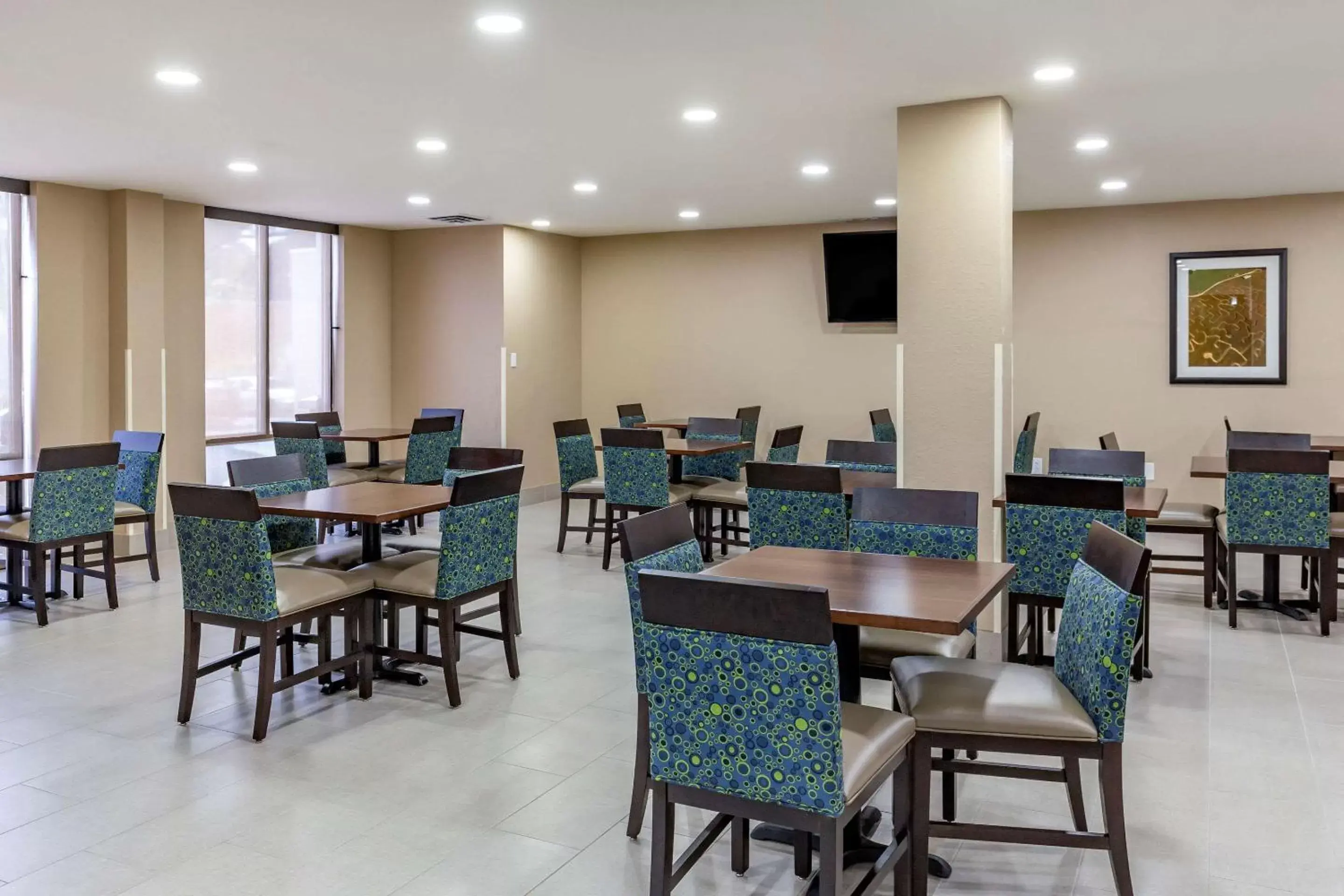 Restaurant/Places to Eat in Comfort Inn & Suites Spring Lake - Fayetteville Near Fort Liberty