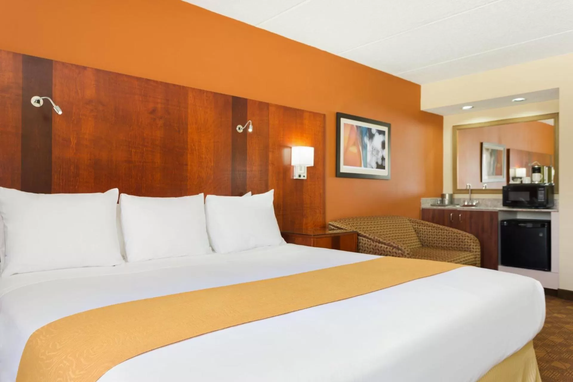 Bedroom, Bed in Radisson Akron-Fairlawn Copley