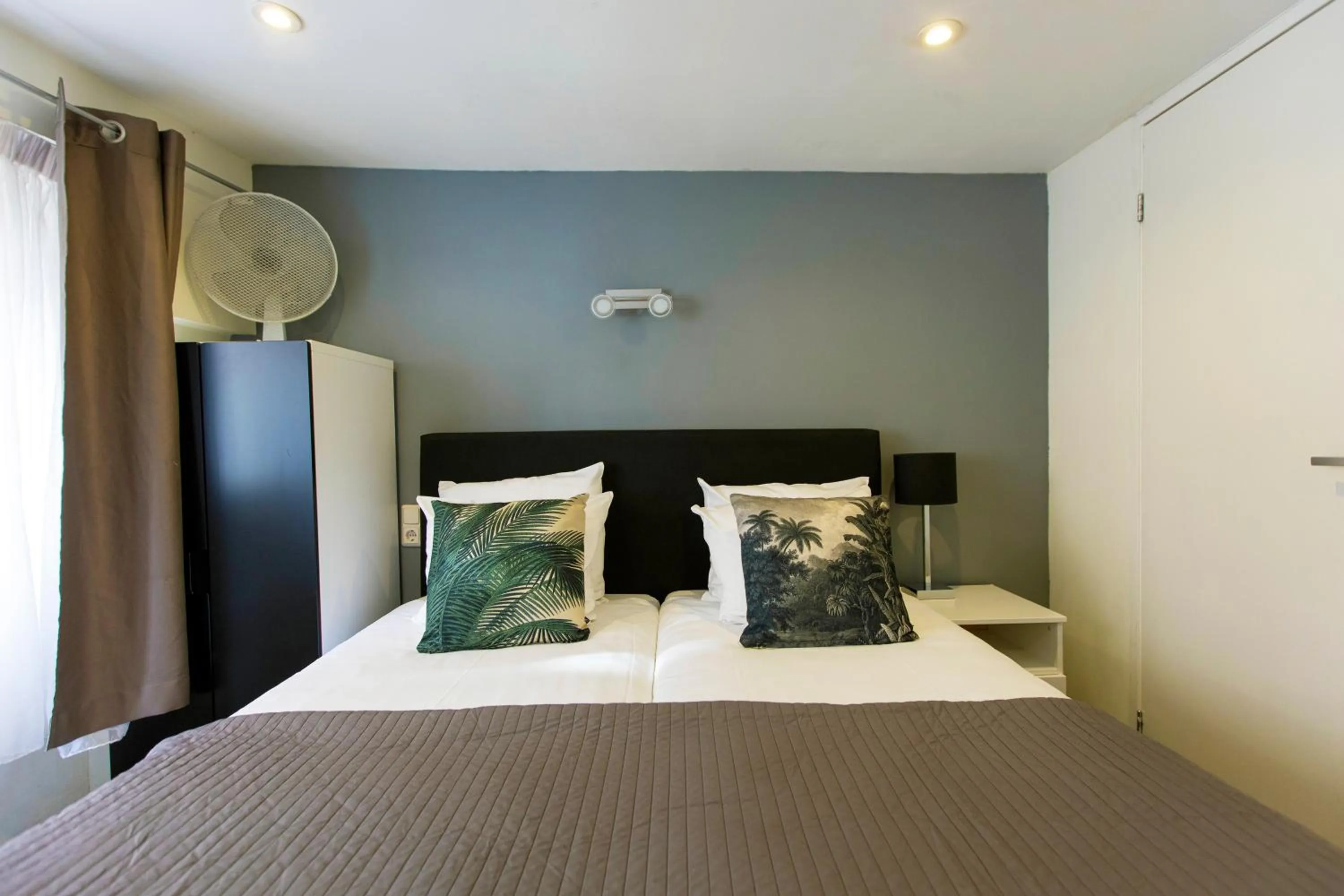 Bed in Quentin Arrive Hotel