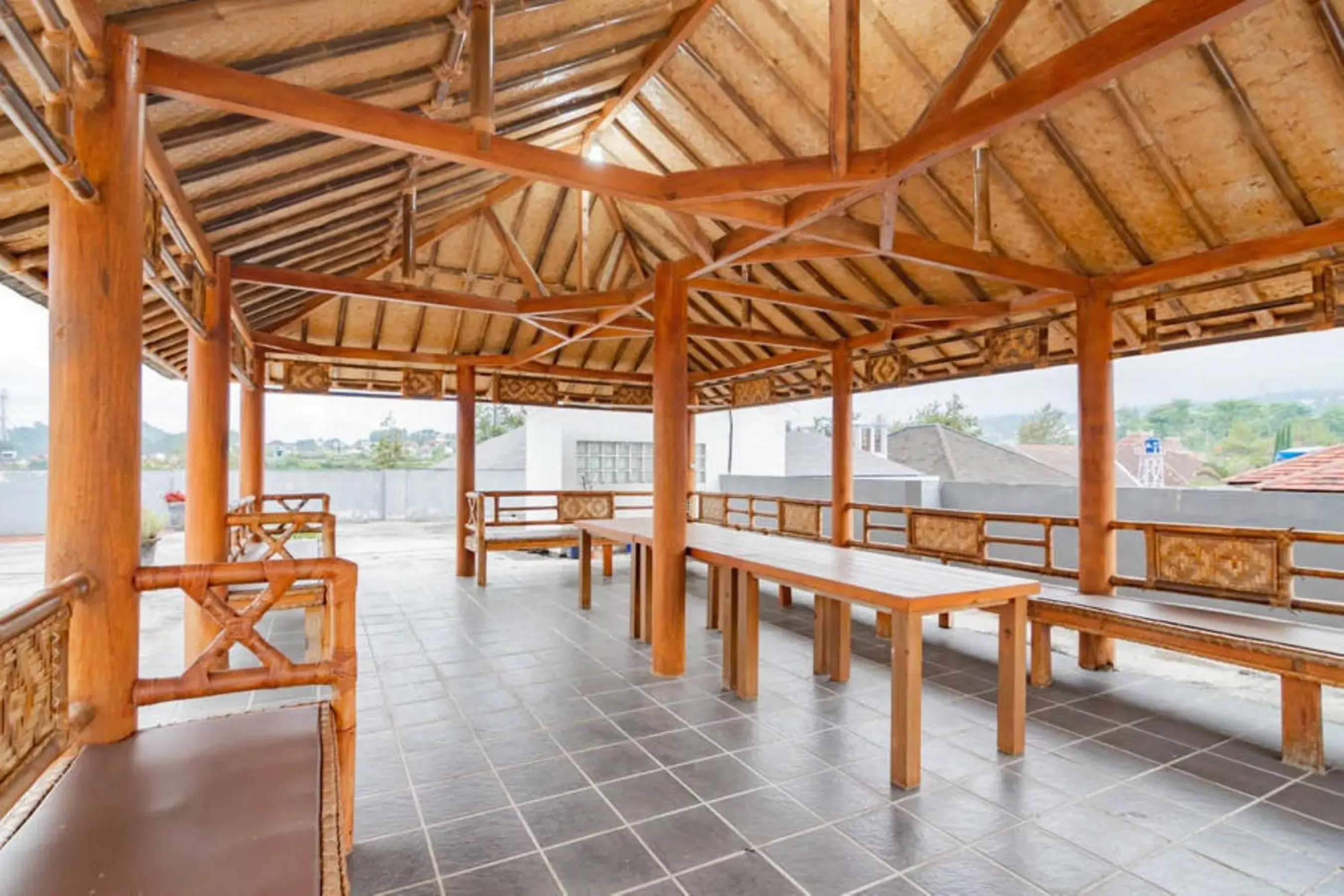 Balcony/Terrace, Restaurant/Places to Eat in RedDoorz near Lembang Park & Zoo 2