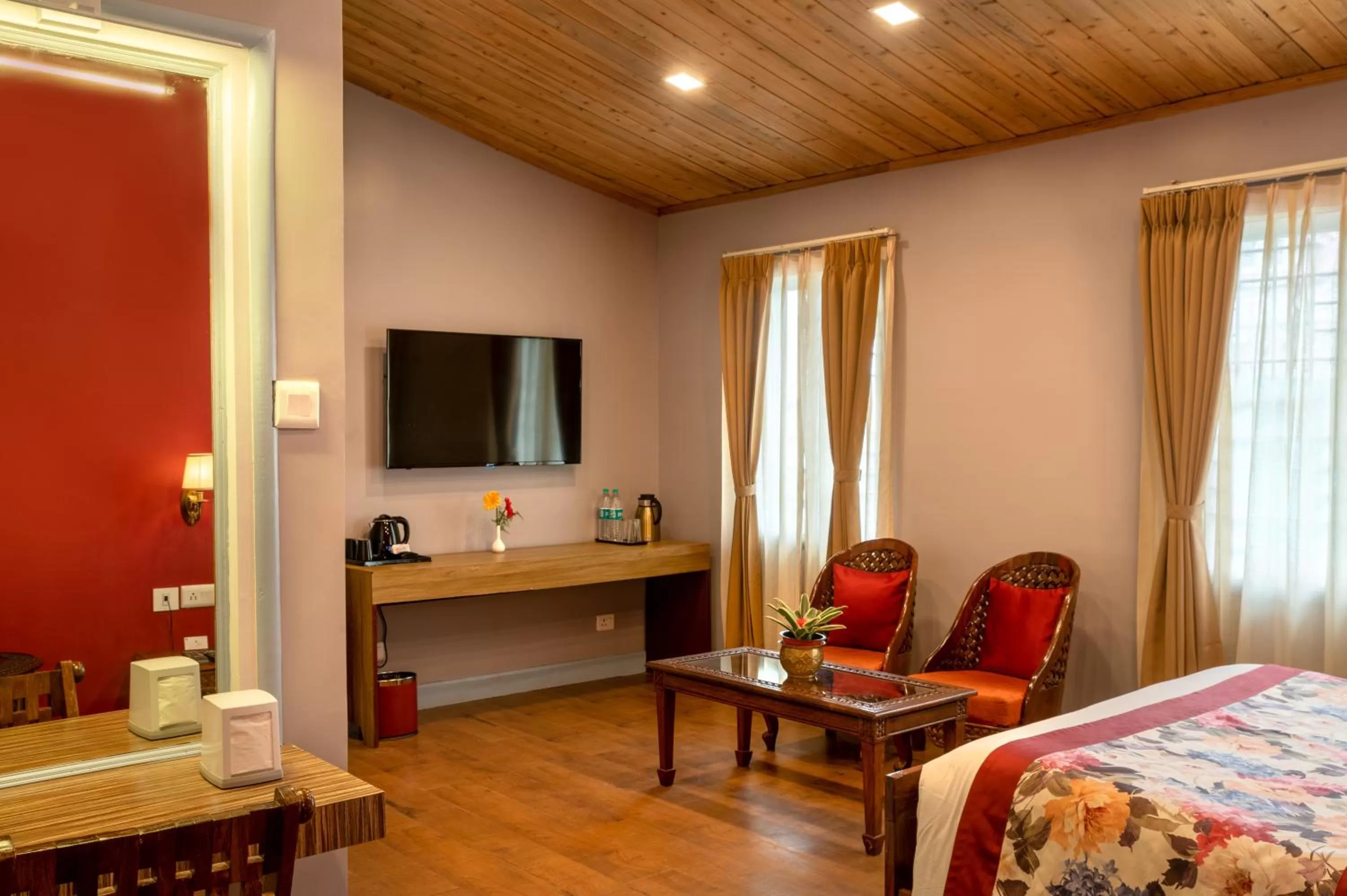 Seating area, Bed in Mount Conifer Suites & Spa