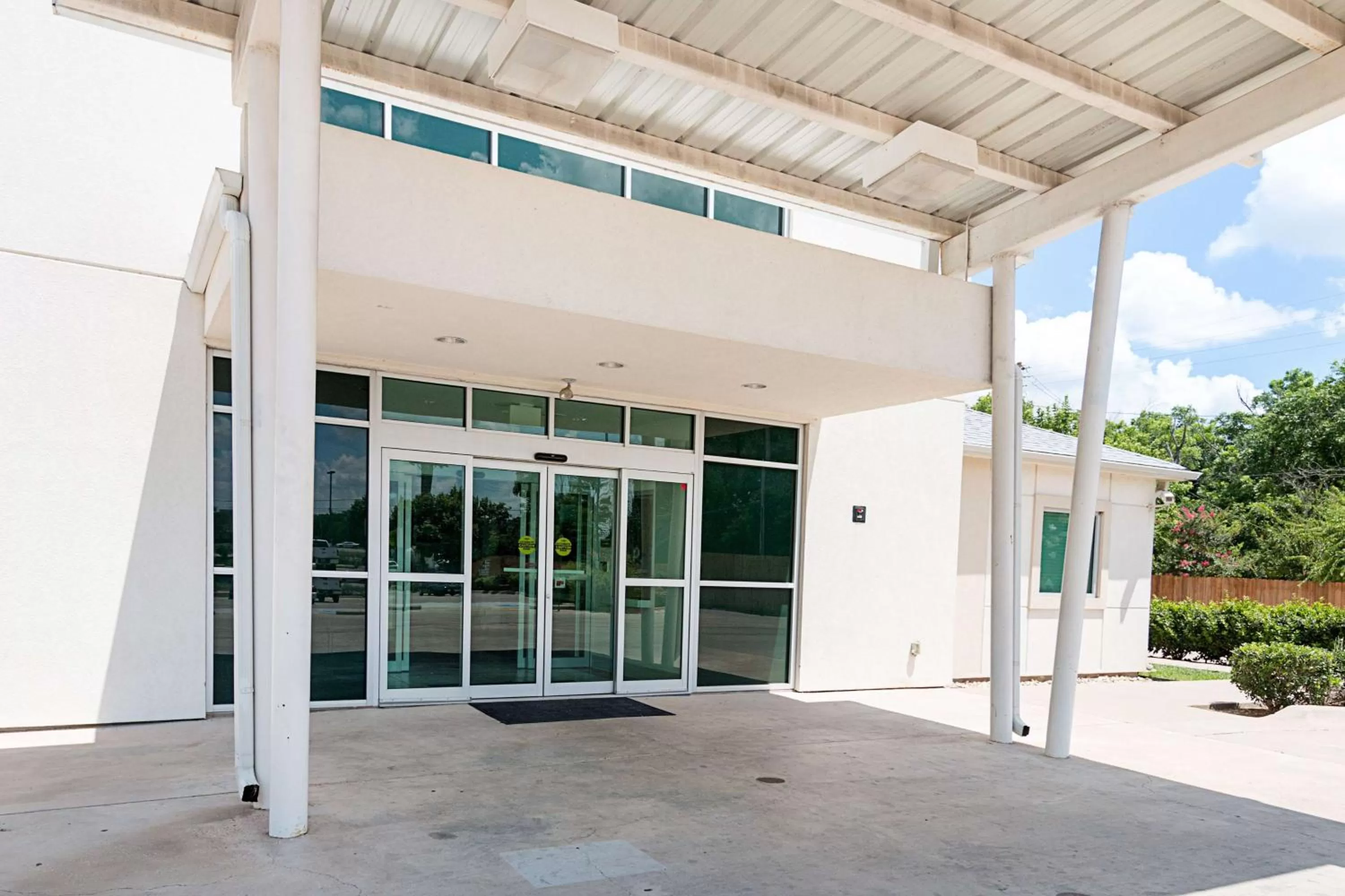 Property building in Motel 6-Cleburne, TX