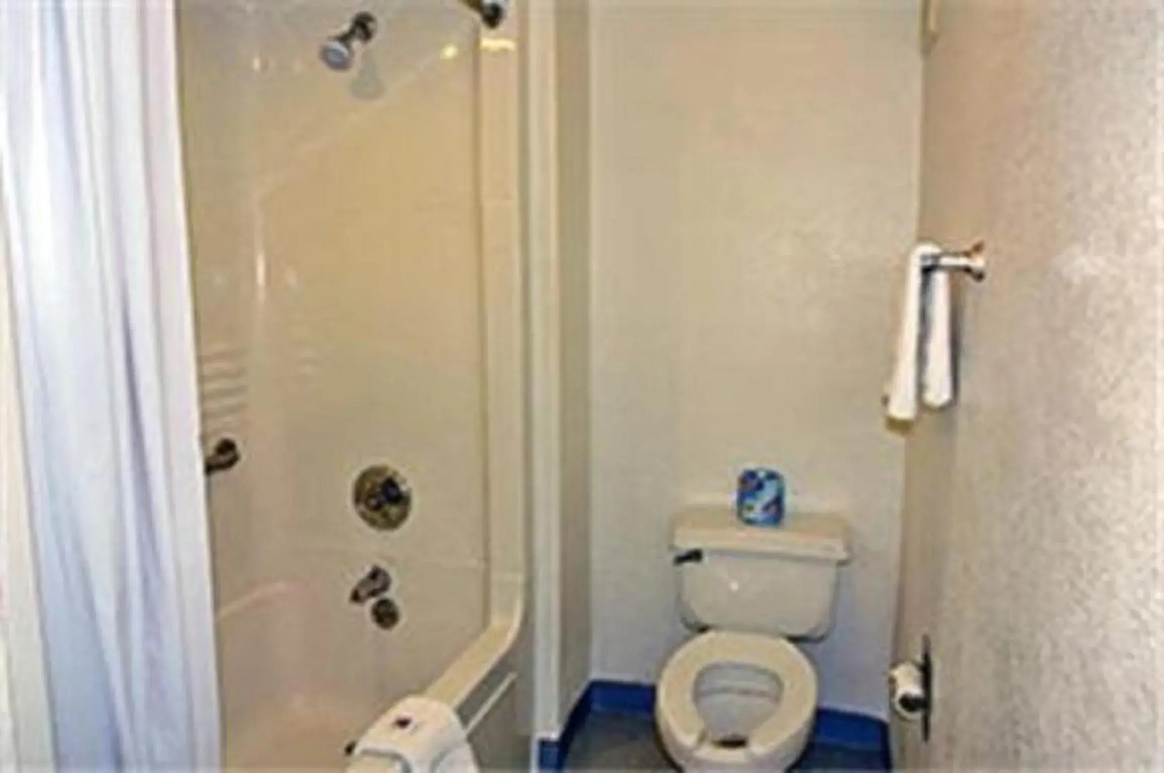 Bathroom in Motel 6-Yreka, CA