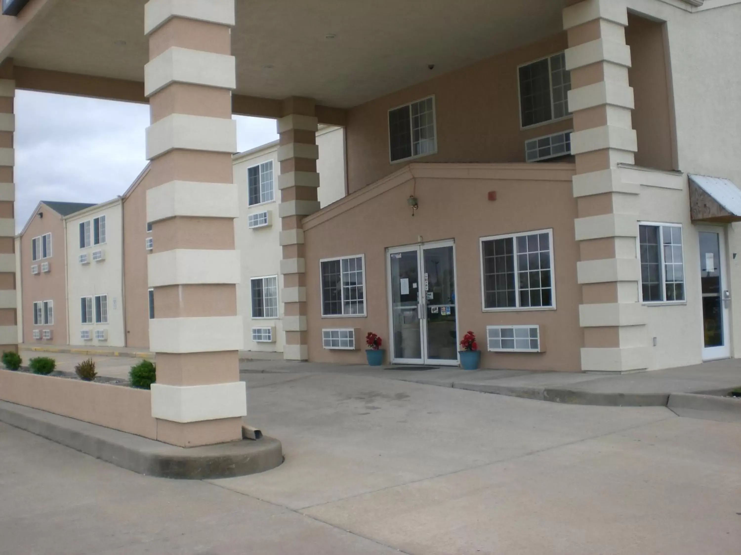 Facade/entrance in Days Inn by Wyndham Butler Facade/entrance in Days Inn by Wyndham Butler