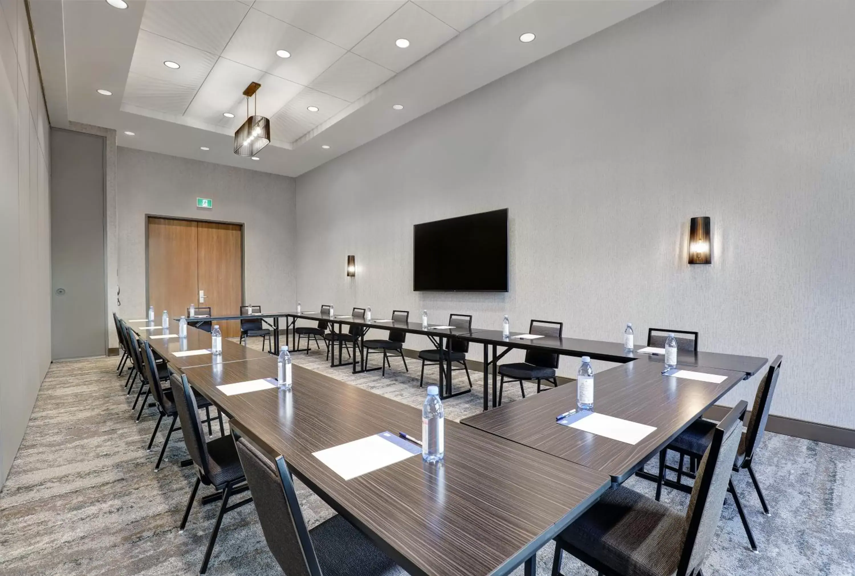 Meeting/conference room in Candlewood Suites - Kingston West, an IHG Hotel