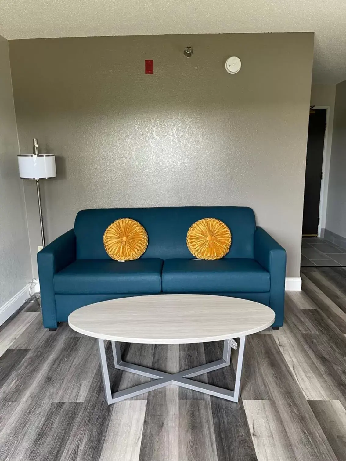 Seating Area in HomeTown Inn and Suites Belle Plaine