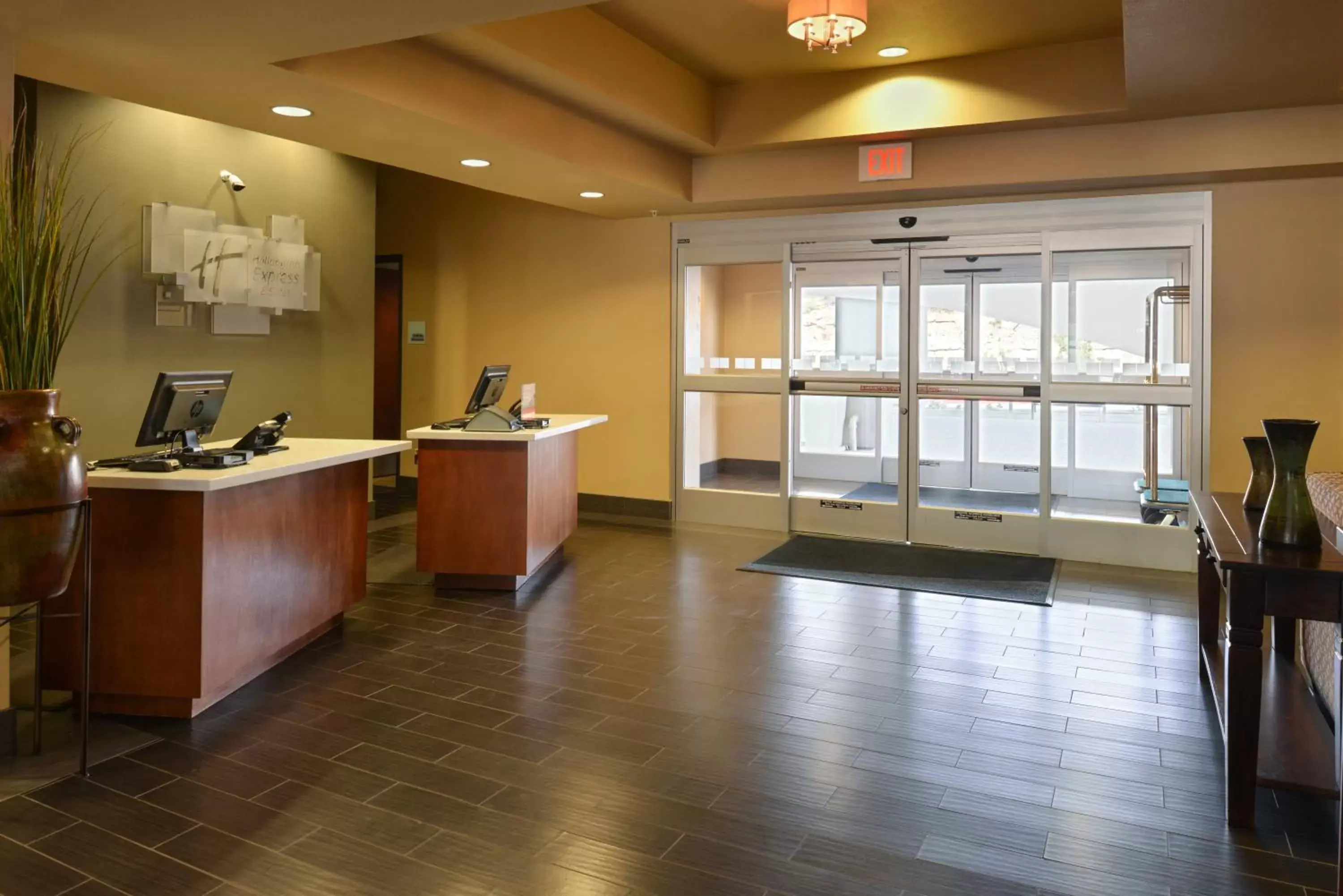 Property building, Lobby/Reception in Holiday Inn Express & Suites Globe, an IHG Hotel