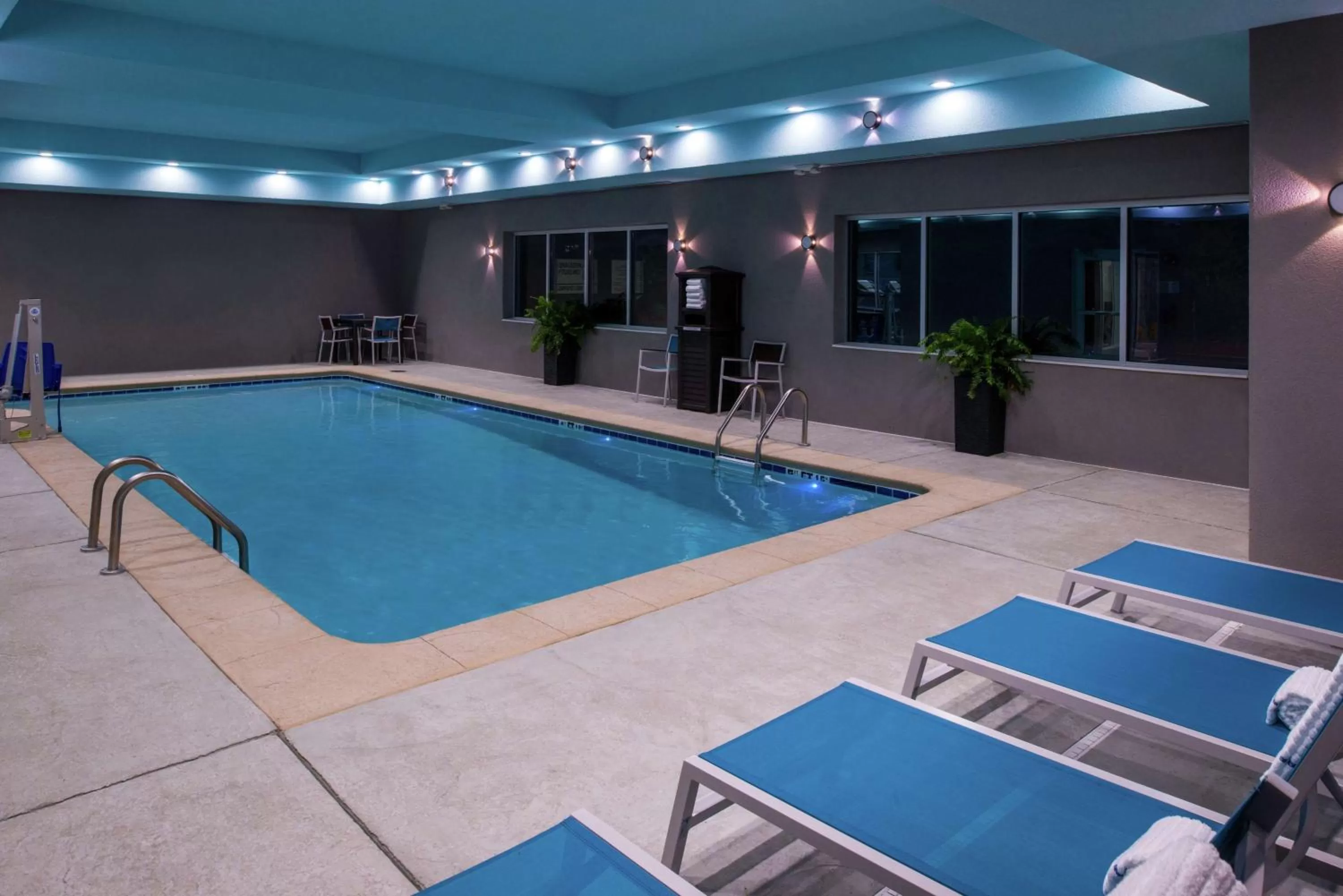 Pool view in Hampton Inn & Suites Atlanta/Marietta